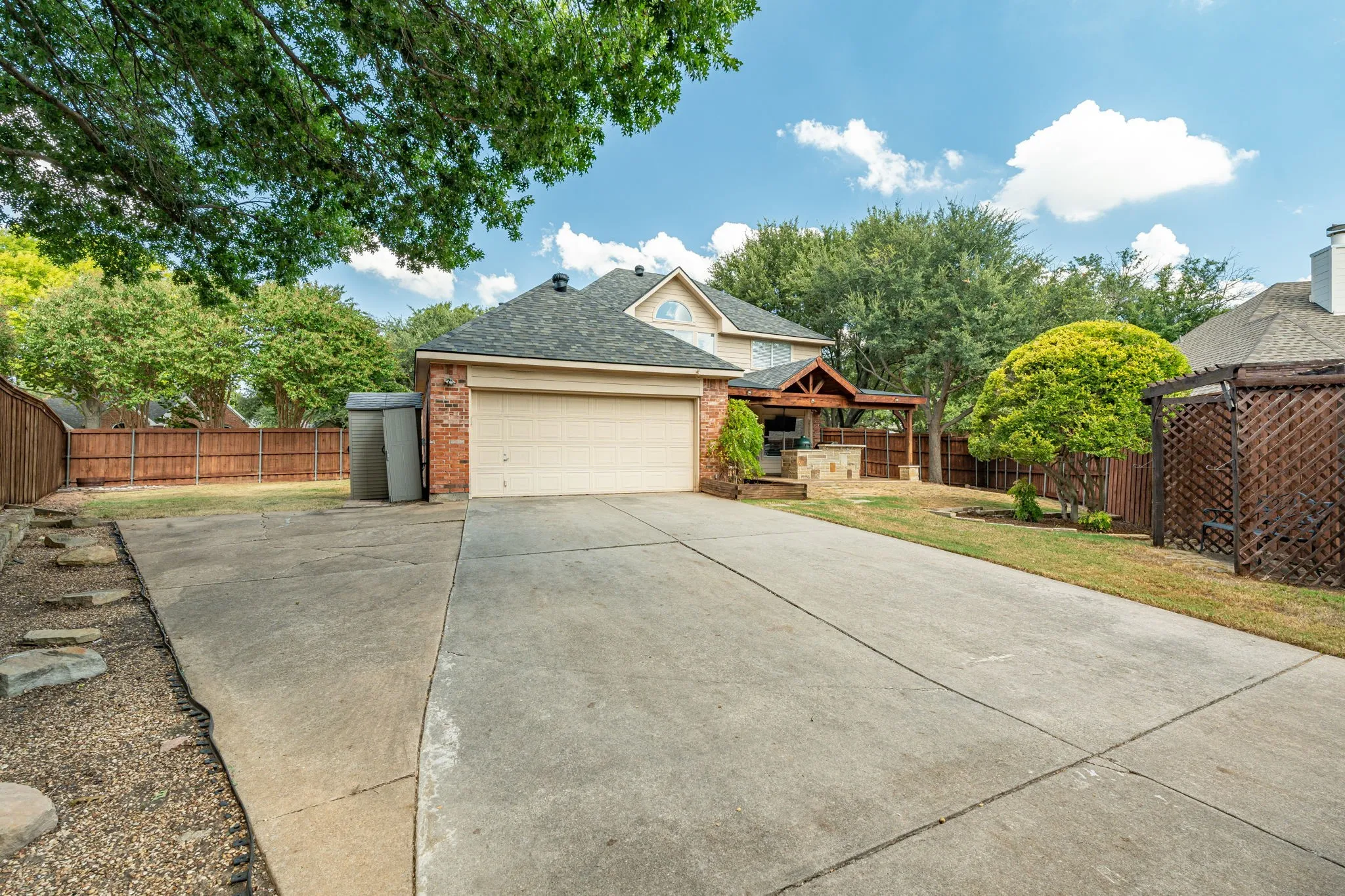 Single Family Residence For Sale in Collin County , 301 Belvedere Drive, Allen, Texas 75013, 4 Bedroom, 3 Bathroom, 2 Garage spaces, 2,514 Sqft, built in 1994, mls#21375588, Real Estate Agent in Allen, Homes For Sale in Collin county, Homes For Sale in Allen, Realtor in Allen Texas, Real Estate Brokerage Independent Realty Texas, Luminita Cordes Realtor