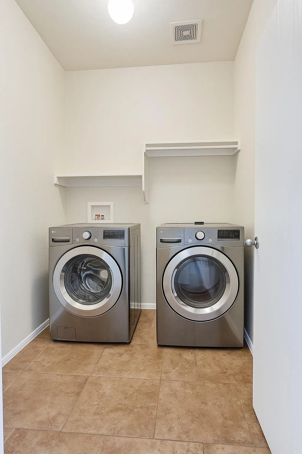 Single Family Residence For Rent in Tarrant County , 5805 World Champion Court, Fort Worth, Texas 76179, 3 Bedroom, 2 Bathroom, 2 Garage spaces, 1,360 Sqft, built in 2006, mls#21376719, Real Estate Agent in Fort Worth, Homes For Rent in Tarrant county, Homes For Rent in Fort Worth, Realtor in Fort Worth Texas, Real Estate Brokerage Independent Realty Texas, Luminita Cordes Realtor