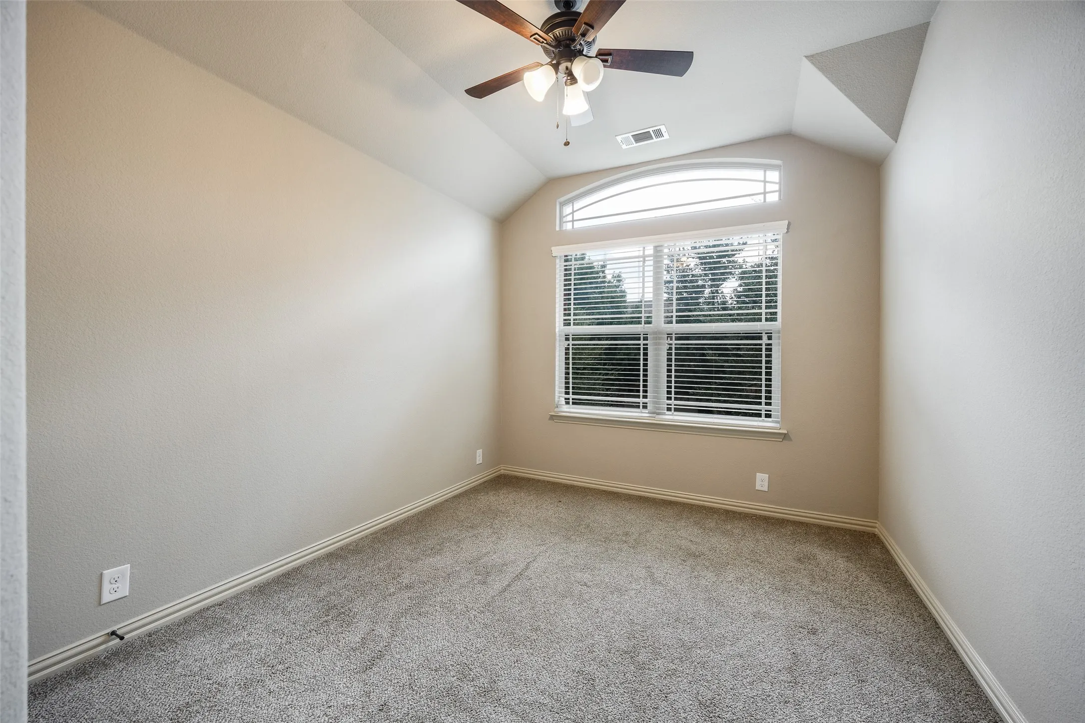 Townhouse For Rent in Collin County , 878 Caballero Drive, Allen, Texas 75013, 3 Bedroom, 3 Bathroom, 2 Garage spaces, 2,000 Sqft, built in 2013, mls#21373437, Real Estate Agent in Allen, Homes For Rent in Collin county, Homes For Rent in Allen, Realtor in Allen Texas, Real Estate Brokerage Independent Realty Texas, Luminita Cordes Realtor