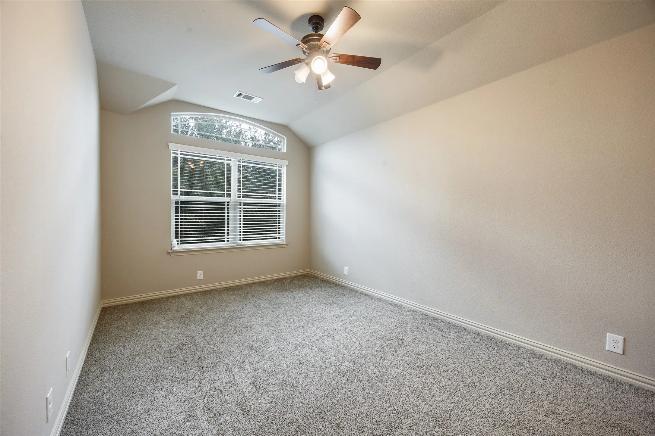 Townhouse For Rent in Collin County , 878 Caballero Drive, Allen, Texas 75013, 3 Bedroom, 3 Bathroom, 2 Garage spaces, 2,000 Sqft, built in 2013, mls#21373437, Real Estate Agent in Allen, Homes For Rent in Collin county, Homes For Rent in Allen, Realtor in Allen Texas, Real Estate Brokerage Independent Realty Texas, Luminita Cordes Realtor