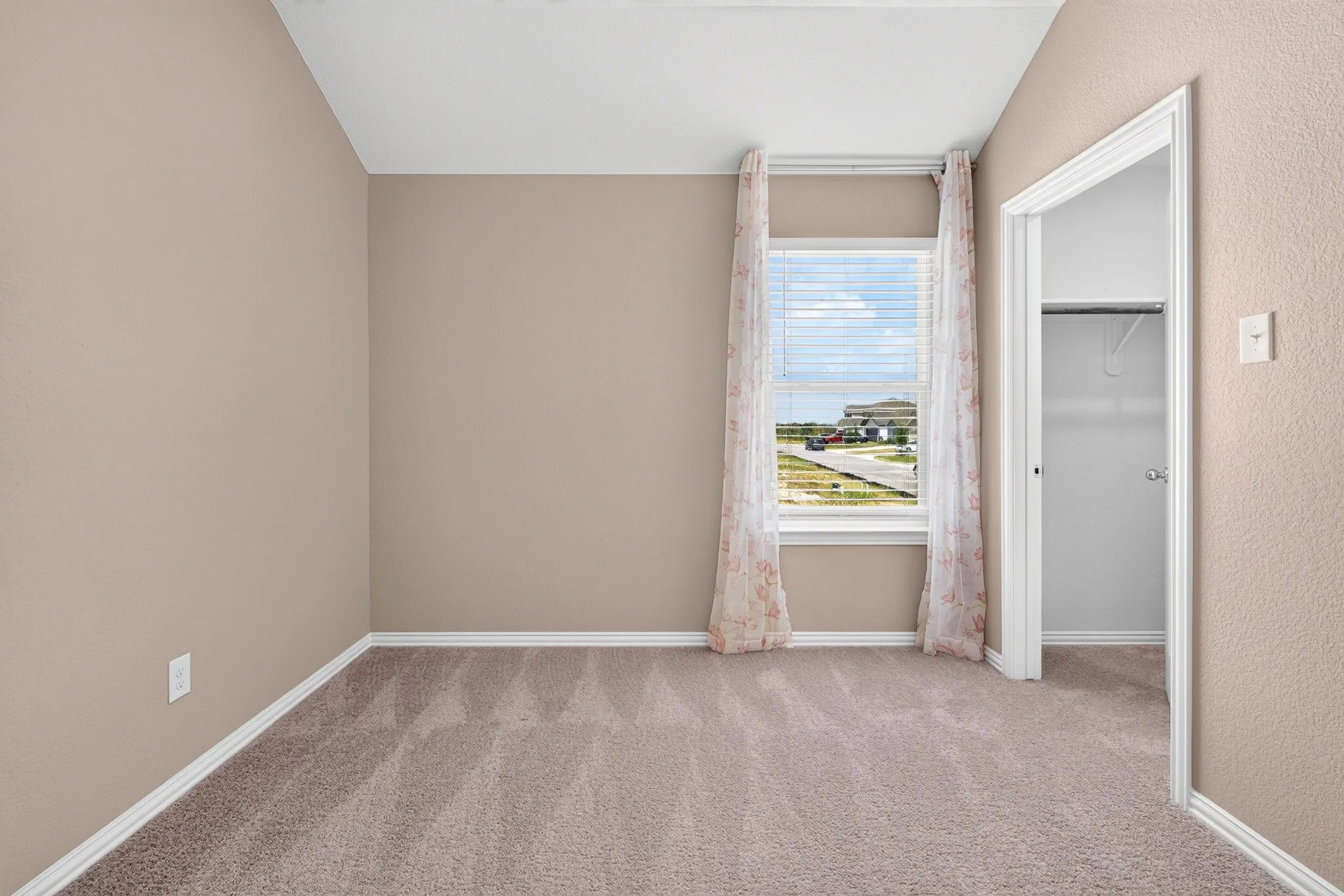 Single Family Residence For Sale in Bell County , 1242 Crimson Sky Court, Belton, Texas 76513, 4 Bedroom, 3 Bathroom, 2 Garage spaces, 2,189 Sqft, built in 2024, mls#21376740, Real Estate Agent in Belton, Homes For Sale in Bell county, Homes For Sale in Belton, Realtor in Belton Texas, Real Estate Brokerage Independent Realty Texas, Luminita Cordes Realtor