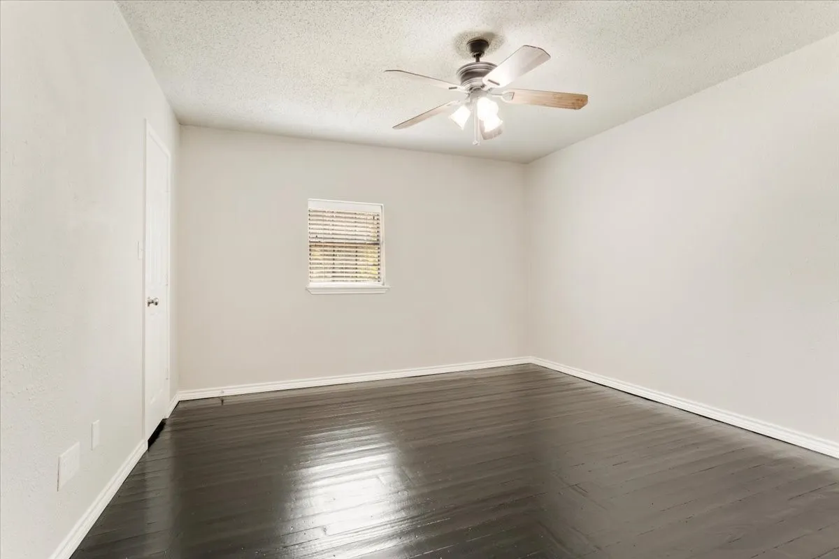 Single Family Residence For Sale in Grayson County , 3728 Luella Road, Sherman, Texas 75090, 3 Bedroom, 2 Bathroom, Garage spaces, 1,776 Sqft, built in 1910, mls#21376739, Real Estate Agent in Sherman, Homes For Sale in Grayson county, Homes For Sale in Sherman, Realtor in Sherman Texas, Real Estate Brokerage Independent Realty Texas, Luminita Cordes Realtor