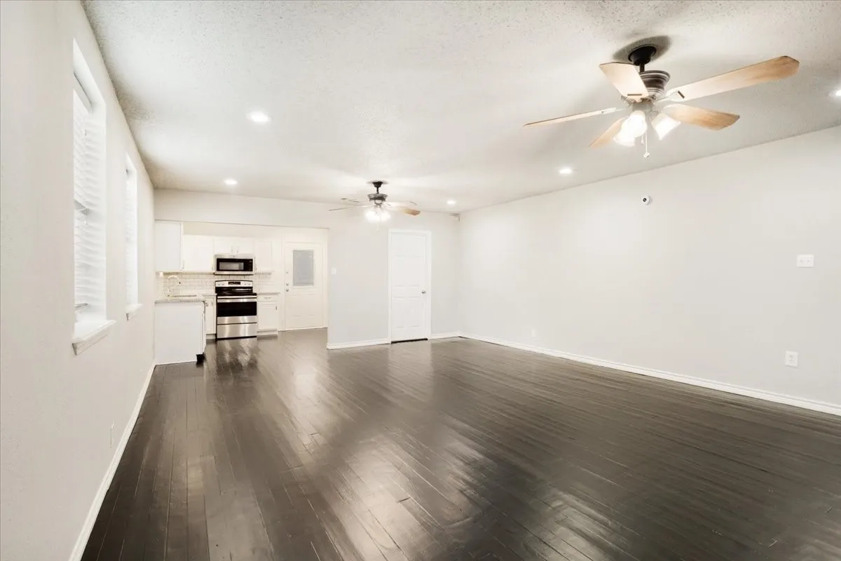 Single Family Residence For Sale in Grayson County , 3728 Luella Road, Sherman, Texas 75090, 3 Bedroom, 2 Bathroom, Garage spaces, 1,776 Sqft, built in 1910, mls#21376739, Real Estate Agent in Sherman, Homes For Sale in Grayson county, Homes For Sale in Sherman, Realtor in Sherman Texas, Real Estate Brokerage Independent Realty Texas, Luminita Cordes Realtor