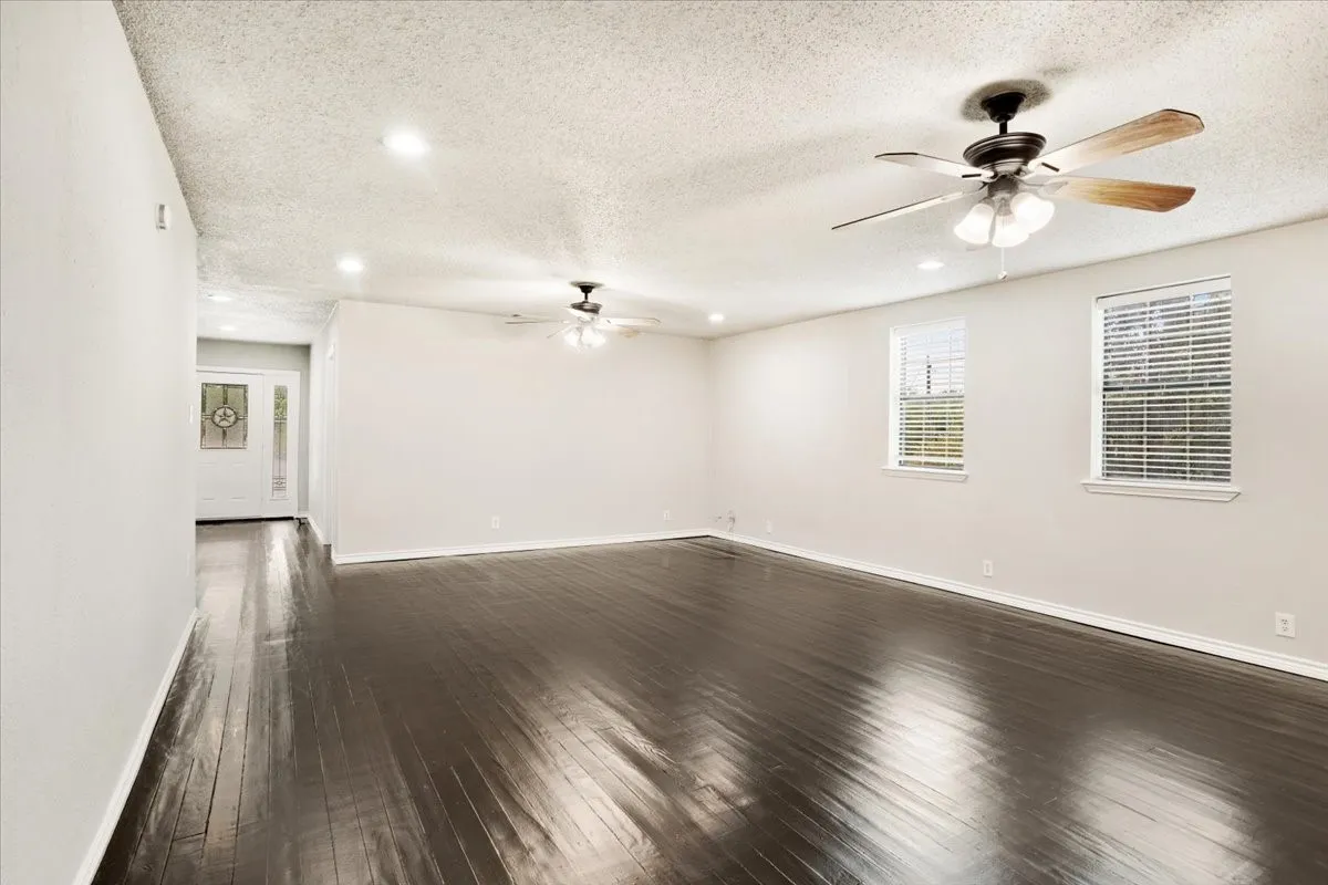 Single Family Residence For Sale in Grayson County , 3728 Luella Road, Sherman, Texas 75090, 3 Bedroom, 2 Bathroom, Garage spaces, 1,776 Sqft, built in 1910, mls#21376739, Real Estate Agent in Sherman, Homes For Sale in Grayson county, Homes For Sale in Sherman, Realtor in Sherman Texas, Real Estate Brokerage Independent Realty Texas, Luminita Cordes Realtor