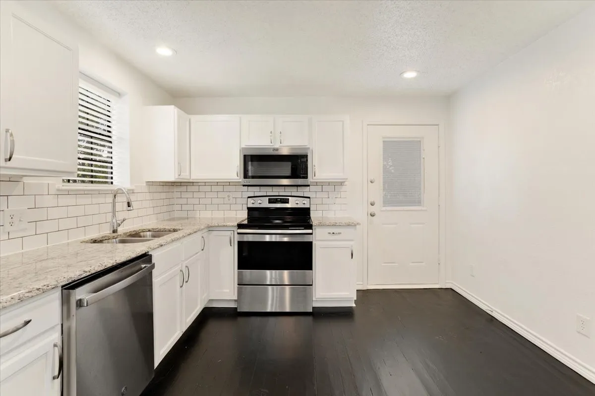 Single Family Residence For Sale in Grayson County , 3728 Luella Road, Sherman, Texas 75090, 3 Bedroom, 2 Bathroom, Garage spaces, 1,776 Sqft, built in 1910, mls#21376739, Real Estate Agent in Sherman, Homes For Sale in Grayson county, Homes For Sale in Sherman, Realtor in Sherman Texas, Real Estate Brokerage Independent Realty Texas, Luminita Cordes Realtor