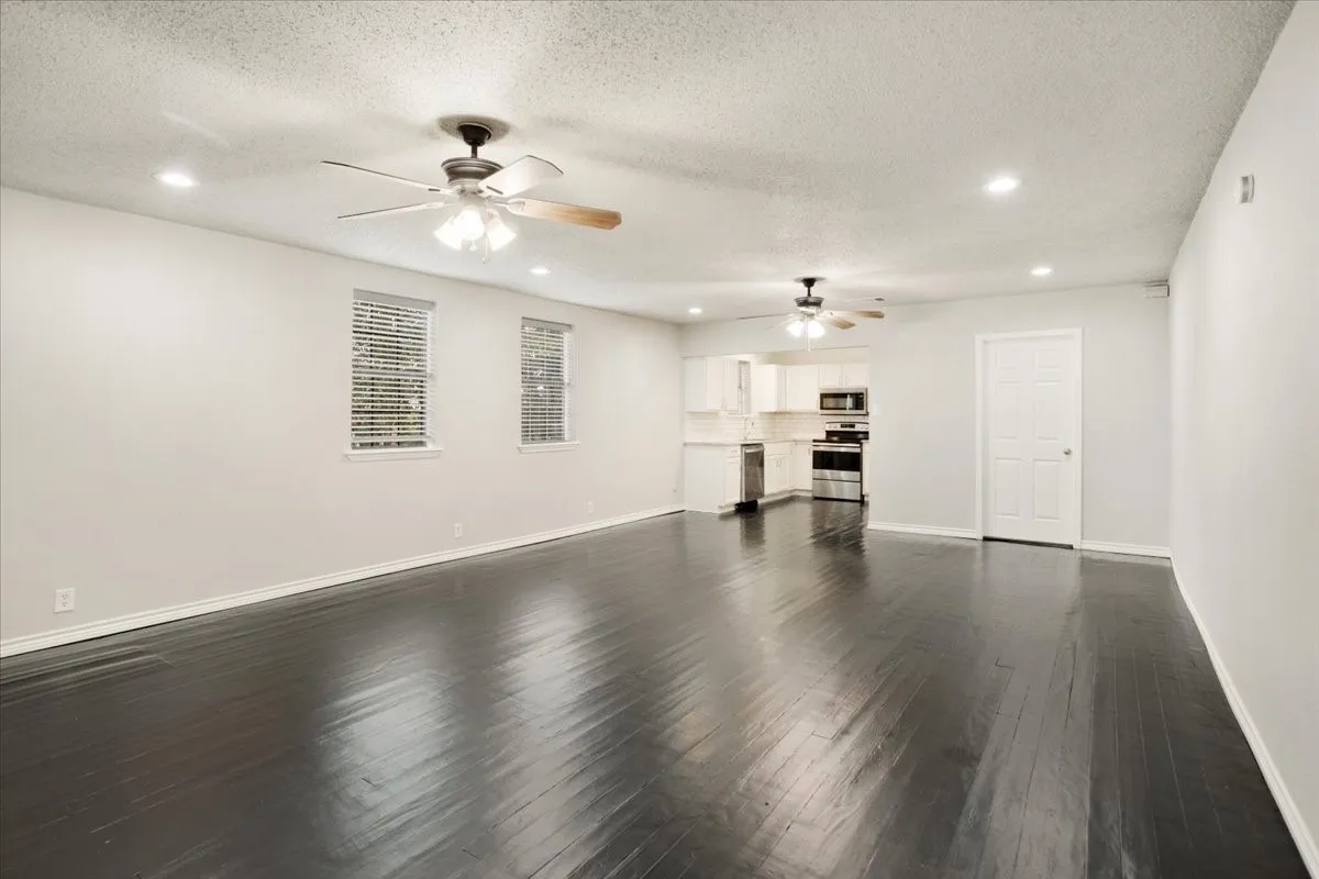 Single Family Residence For Sale in Grayson County , 3728 Luella Road, Sherman, Texas 75090, 3 Bedroom, 2 Bathroom, Garage spaces, 1,776 Sqft, built in 1910, mls#21376739, Real Estate Agent in Sherman, Homes For Sale in Grayson county, Homes For Sale in Sherman, Realtor in Sherman Texas, Real Estate Brokerage Independent Realty Texas, Luminita Cordes Realtor