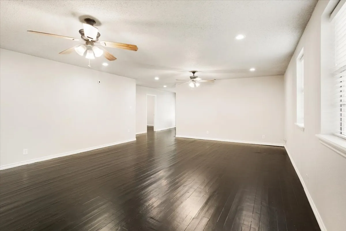 Single Family Residence For Sale in Grayson County , 3728 Luella Road, Sherman, Texas 75090, 3 Bedroom, 2 Bathroom, Garage spaces, 1,776 Sqft, built in 1910, mls#21376739, Real Estate Agent in Sherman, Homes For Sale in Grayson county, Homes For Sale in Sherman, Realtor in Sherman Texas, Real Estate Brokerage Independent Realty Texas, Luminita Cordes Realtor