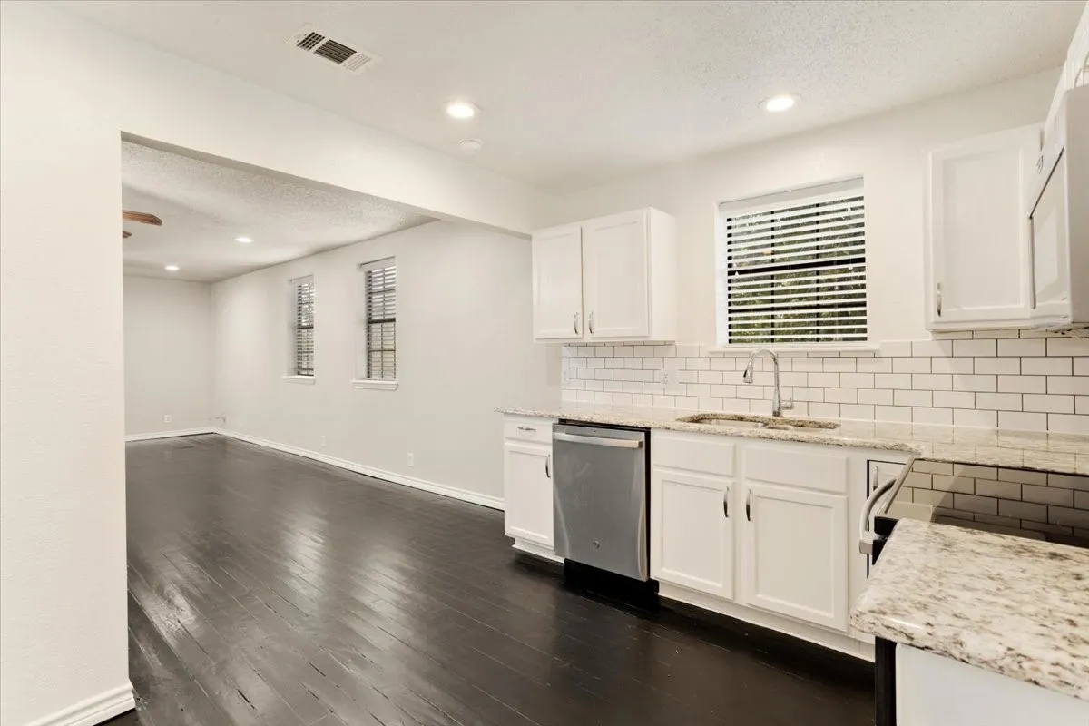 Single Family Residence For Sale in Grayson County , 3728 Luella Road, Sherman, Texas 75090, 3 Bedroom, 2 Bathroom, Garage spaces, 1,776 Sqft, built in 1910, mls#21376739, Real Estate Agent in Sherman, Homes For Sale in Grayson county, Homes For Sale in Sherman, Realtor in Sherman Texas, Real Estate Brokerage Independent Realty Texas, Luminita Cordes Realtor