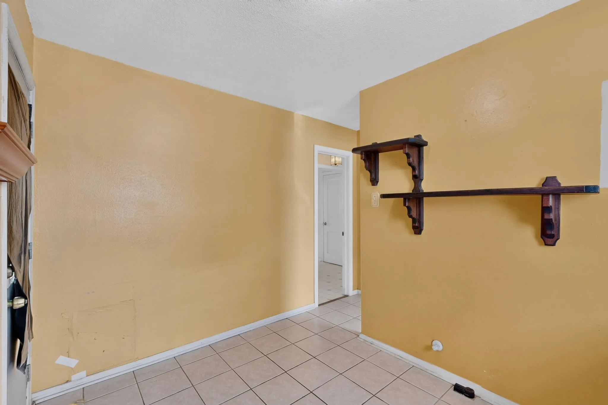 Single Family Residence For Sale in Dallas County , 2006 S Ewing Avenue, Dallas, Texas 75216, 2 Bedroom, 1 Bathroom, 1 Garage spaces, 989 Sqft, built in 1940, mls#21376294, Real Estate Agent in Dallas, Homes For Sale in Dallas county, Homes For Sale in Dallas, Realtor in Dallas Texas, Real Estate Brokerage Independent Realty Texas, Luminita Cordes Realtor