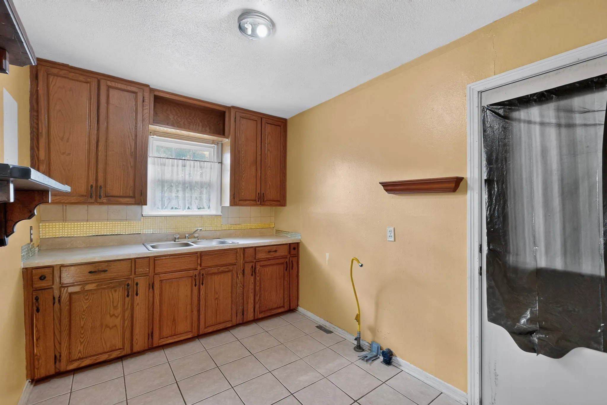 Single Family Residence For Sale in Dallas County , 2006 S Ewing Avenue, Dallas, Texas 75216, 2 Bedroom, 1 Bathroom, 1 Garage spaces, 989 Sqft, built in 1940, mls#21376294, Real Estate Agent in Dallas, Homes For Sale in Dallas county, Homes For Sale in Dallas, Realtor in Dallas Texas, Real Estate Brokerage Independent Realty Texas, Luminita Cordes Realtor