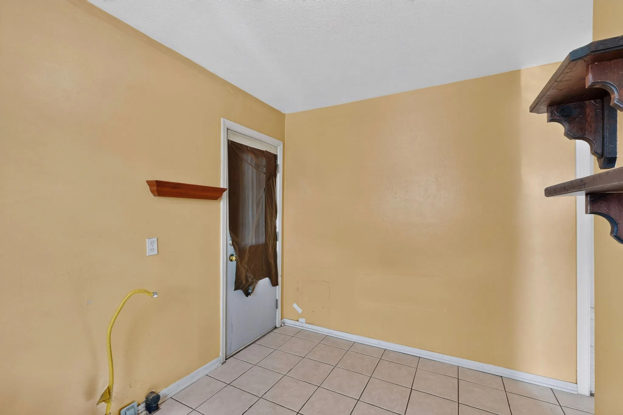 Single Family Residence For Sale in Dallas County , 2006 S Ewing Avenue, Dallas, Texas 75216, 2 Bedroom, 1 Bathroom, 1 Garage spaces, 989 Sqft, built in 1940, mls#21376294, Real Estate Agent in Dallas, Homes For Sale in Dallas county, Homes For Sale in Dallas, Realtor in Dallas Texas, Real Estate Brokerage Independent Realty Texas, Luminita Cordes Realtor