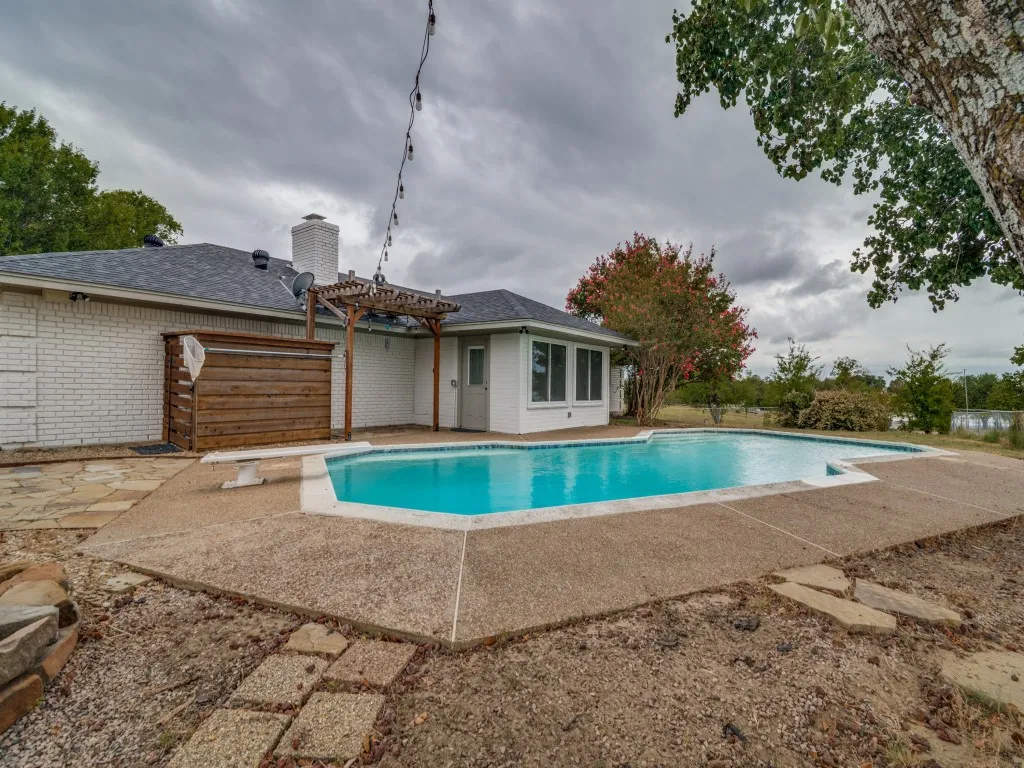 Single Family Residence For Sale in Kaufman County , 9300 High Country Lane, Forney, Texas 75126, 3 Bedroom, 2 Bathroom, 2 Garage spaces, 1,758 Sqft, built in 1992, mls#21375653, Real Estate Agent in Forney, Homes For Sale in Kaufman county, Homes For Sale in Forney, Realtor in Forney Texas, Real Estate Brokerage Independent Realty Texas, Luminita Cordes Realtor