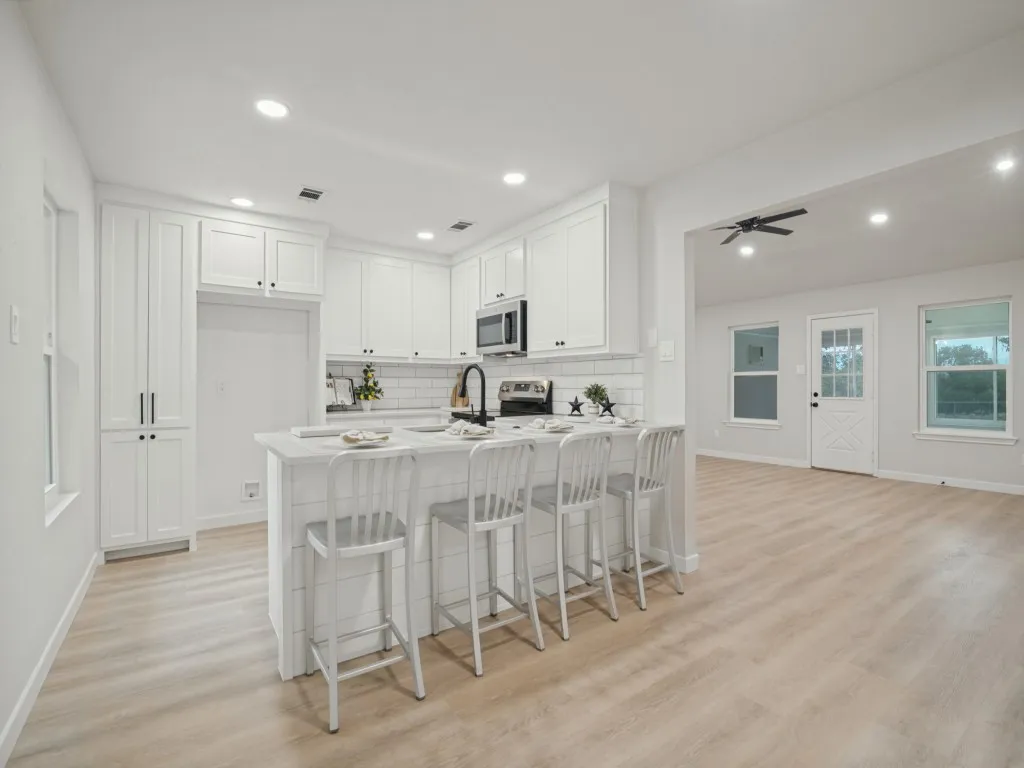Single Family Residence For Sale in Kaufman County , 9300 High Country Lane, Forney, Texas 75126, 3 Bedroom, 2 Bathroom, 2 Garage spaces, 1,758 Sqft, built in 1992, mls#21375653, Real Estate Agent in Forney, Homes For Sale in Kaufman county, Homes For Sale in Forney, Realtor in Forney Texas, Real Estate Brokerage Independent Realty Texas, Luminita Cordes Realtor
