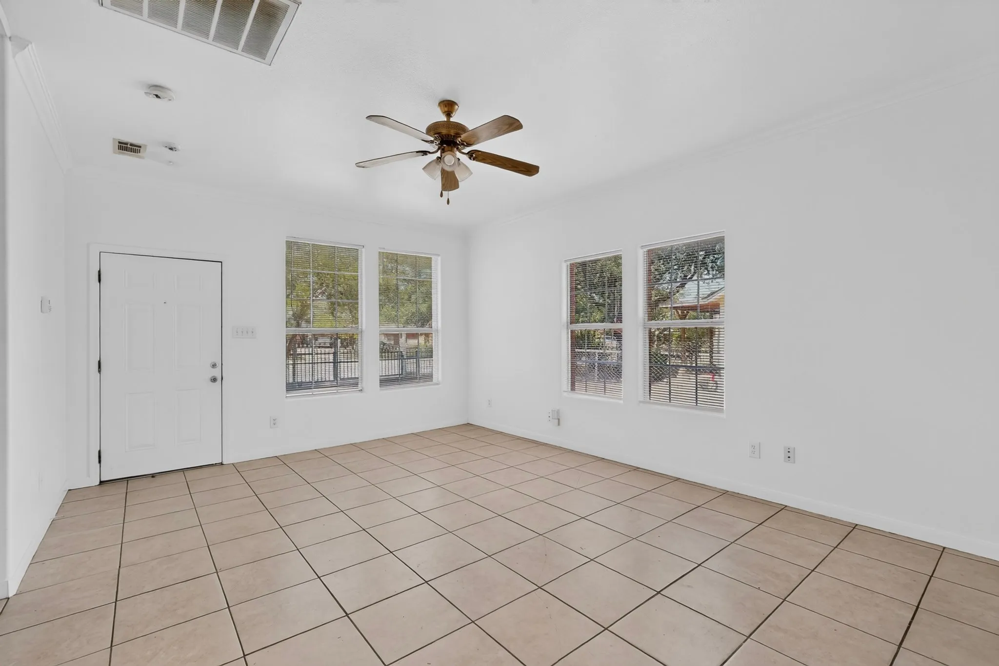 Single Family Residence For Rent in Dallas County , 762 Bethpage Avenue, Dallas, Texas 75217, 3 Bedroom, 2 Bathroom, Garage spaces, 1,240 Sqft, built in 2006, mls#21376568, Real Estate Agent in Dallas, Homes For Rent in Dallas county, Homes For Rent in Dallas, Realtor in Dallas Texas, Real Estate Brokerage Independent Realty Texas, Luminita Cordes Realtor