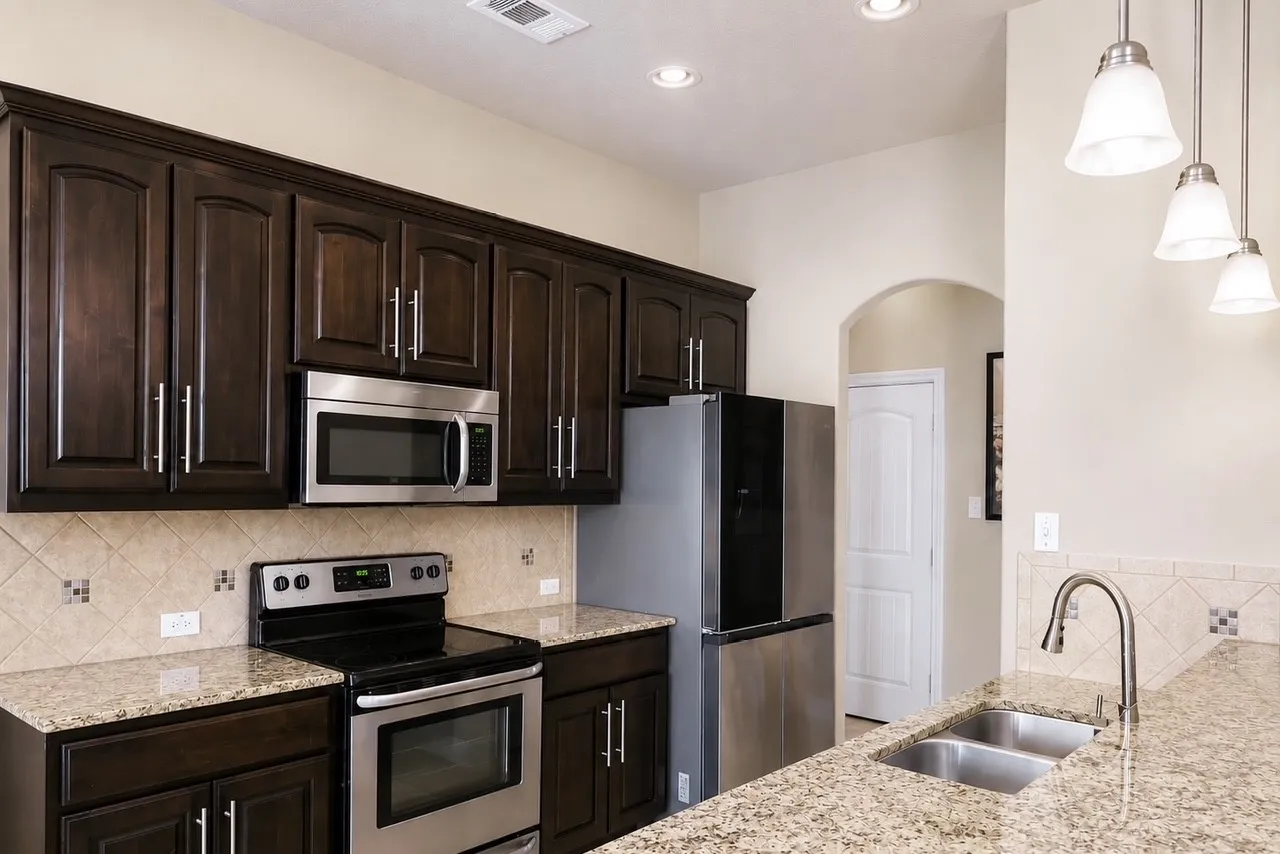 Single Family Residence For Rent in Ellis County , 117 Whipperwill Way, Red Oak, Texas 75154, 3 Bedroom, 2 Bathroom, 2 Garage spaces, 1,793 Sqft, built in 2017, mls#21376706, Real Estate Agent in Red Oak, Homes For Rent in Ellis county, Homes For Rent in Red Oak, Realtor in Red Oak Texas, Real Estate Brokerage Independent Realty Texas, Luminita Cordes Realtor