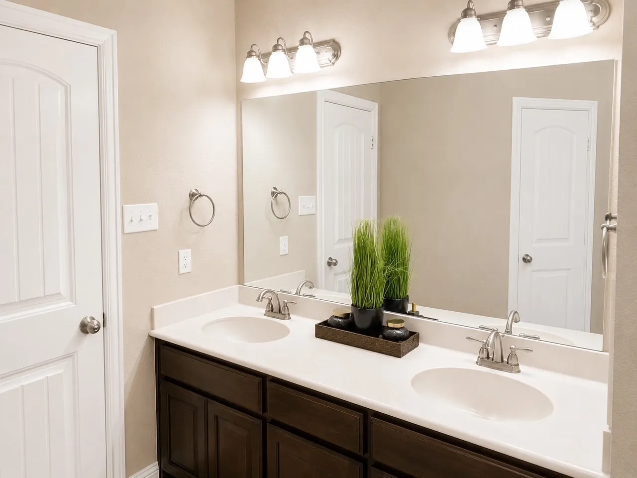 Single Family Residence For Rent in Ellis County , 117 Whipperwill Way, Red Oak, Texas 75154, 3 Bedroom, 2 Bathroom, 2 Garage spaces, 1,793 Sqft, built in 2017, mls#21376706, Real Estate Agent in Red Oak, Homes For Rent in Ellis county, Homes For Rent in Red Oak, Realtor in Red Oak Texas, Real Estate Brokerage Independent Realty Texas, Luminita Cordes Realtor