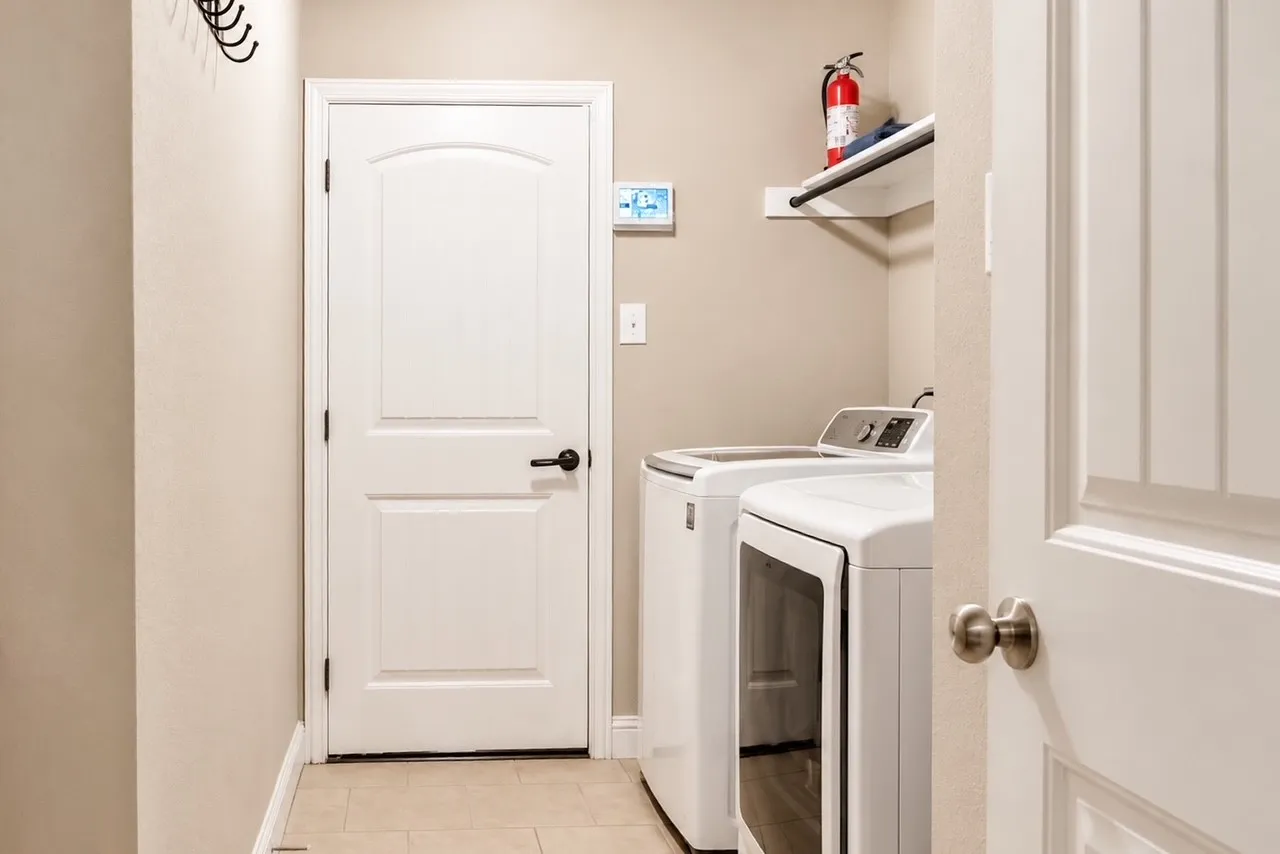 Single Family Residence For Rent in Ellis County , 117 Whipperwill Way, Red Oak, Texas 75154, 3 Bedroom, 2 Bathroom, 2 Garage spaces, 1,793 Sqft, built in 2017, mls#21376706, Real Estate Agent in Red Oak, Homes For Rent in Ellis county, Homes For Rent in Red Oak, Realtor in Red Oak Texas, Real Estate Brokerage Independent Realty Texas, Luminita Cordes Realtor