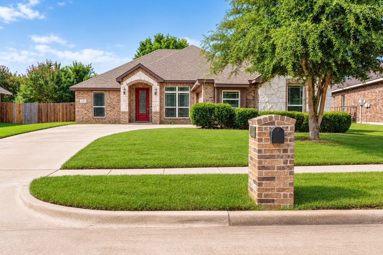 Single Family Residence For Rent in Ellis County , 117 Whipperwill Way, Red Oak, Texas 75154, 3 Bedroom, 2 Bathroom, 2 Garage spaces, 1,793 Sqft, built in 2017, mls#21376706, Real Estate Agent in Red Oak, Homes For Rent in Ellis county, Homes For Rent in Red Oak, Realtor in Red Oak Texas, Real Estate Brokerage Independent Realty Texas, Luminita Cordes Realtor