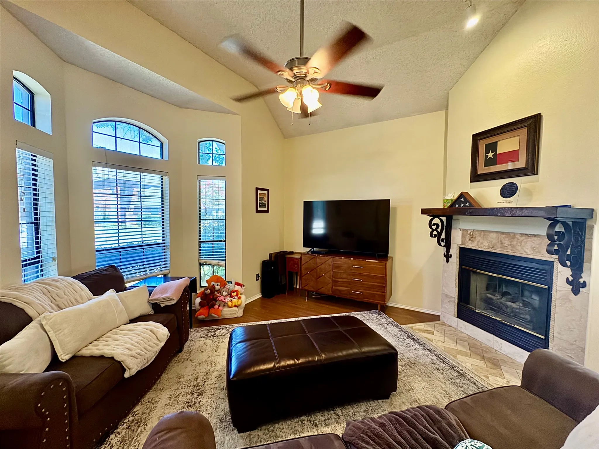 Single Family Residence For Rent in Dallas County , 421 Leisure Lane, Coppell, Texas 75019, 3 Bedroom, 3 Bathroom, 2 Garage spaces, 1,445 Sqft, built in 1988, mls#21376681, Real Estate Agent in Coppell, Homes For Rent in Dallas county, Homes For Rent in Coppell, Realtor in Coppell Texas, Real Estate Brokerage Independent Realty Texas, Luminita Cordes Realtor