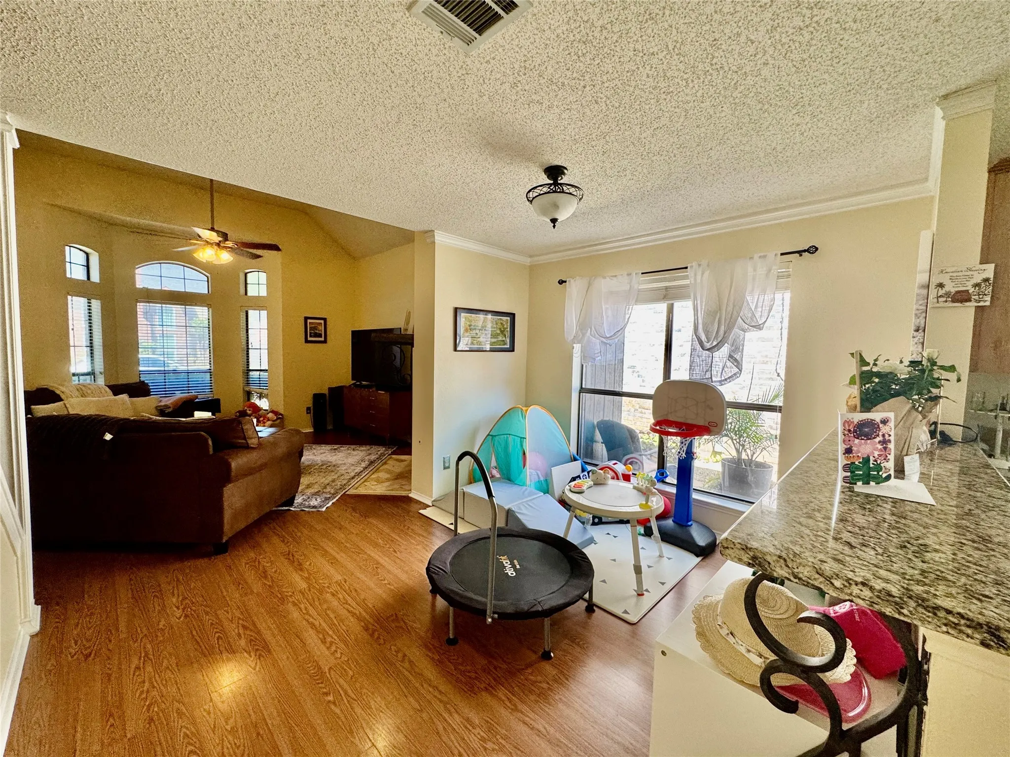 Single Family Residence For Rent in Dallas County , 421 Leisure Lane, Coppell, Texas 75019, 3 Bedroom, 3 Bathroom, 2 Garage spaces, 1,445 Sqft, built in 1988, mls#21376681, Real Estate Agent in Coppell, Homes For Rent in Dallas county, Homes For Rent in Coppell, Realtor in Coppell Texas, Real Estate Brokerage Independent Realty Texas, Luminita Cordes Realtor