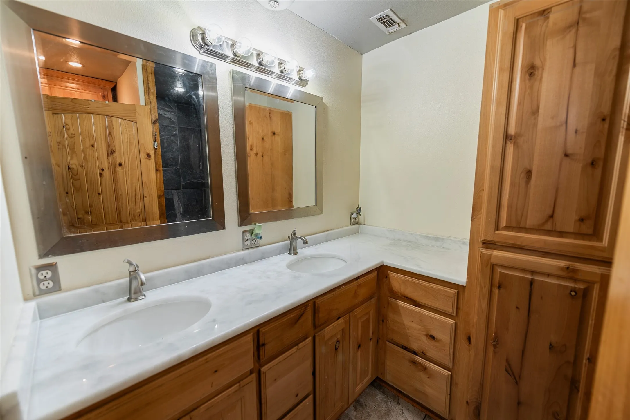 Farm For Sale in Franklin (TX) County , 3383 NW CR 1030, Mount Vernon, Texas 75457, 3 Bedroom, 2 Bathroom, 1 Garage spaces, 1,920 Sqft, built in 2011, mls#21375886, Real Estate Agent in Mount Vernon, Homes For Sale in Franklin (TX) county, Homes For Sale in Mount Vernon, Realtor in Mount Vernon Texas, Real Estate Brokerage Independent Realty Texas, Luminita Cordes Realtor