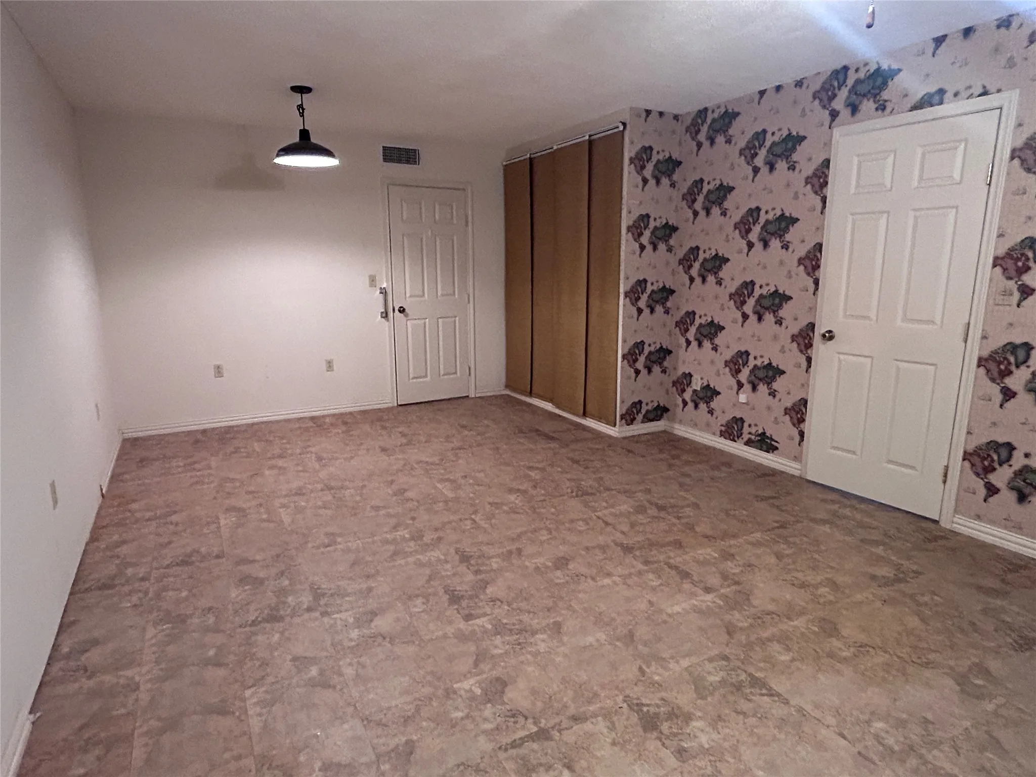 Single Family Residence For Sale in Hood County , 7600 Lipan Highway, Lipan, Texas 76462, 3 Bedroom, 3 Bathroom, 2 Garage spaces, 2,291 Sqft, built in 1993, mls#21376730, Real Estate Agent in Lipan, Homes For Sale in Hood county, Homes For Sale in Lipan, Realtor in Lipan Texas, Real Estate Brokerage Independent Realty Texas, Luminita Cordes Realtor