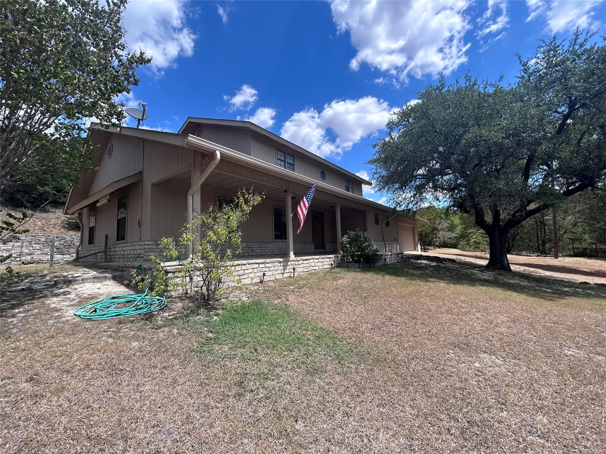 Single Family Residence For Sale in Hood County , 7600 Lipan Highway, Lipan, Texas 76462, 3 Bedroom, 3 Bathroom, 2 Garage spaces, 2,291 Sqft, built in 1993, mls#21376730, Real Estate Agent in Lipan, Homes For Sale in Hood county, Homes For Sale in Lipan, Realtor in Lipan Texas, Real Estate Brokerage Independent Realty Texas, Luminita Cordes Realtor