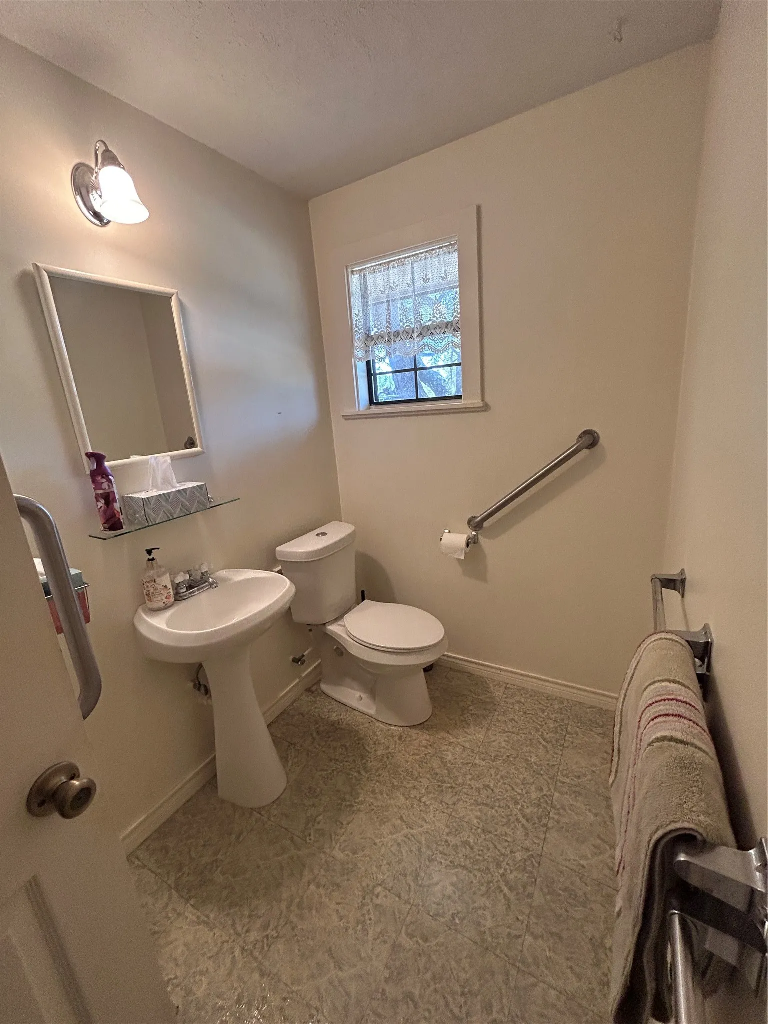 Single Family Residence For Sale in Hood County , 7600 Lipan Highway, Lipan, Texas 76462, 3 Bedroom, 3 Bathroom, 2 Garage spaces, 2,291 Sqft, built in 1993, mls#21376730, Real Estate Agent in Lipan, Homes For Sale in Hood county, Homes For Sale in Lipan, Realtor in Lipan Texas, Real Estate Brokerage Independent Realty Texas, Luminita Cordes Realtor