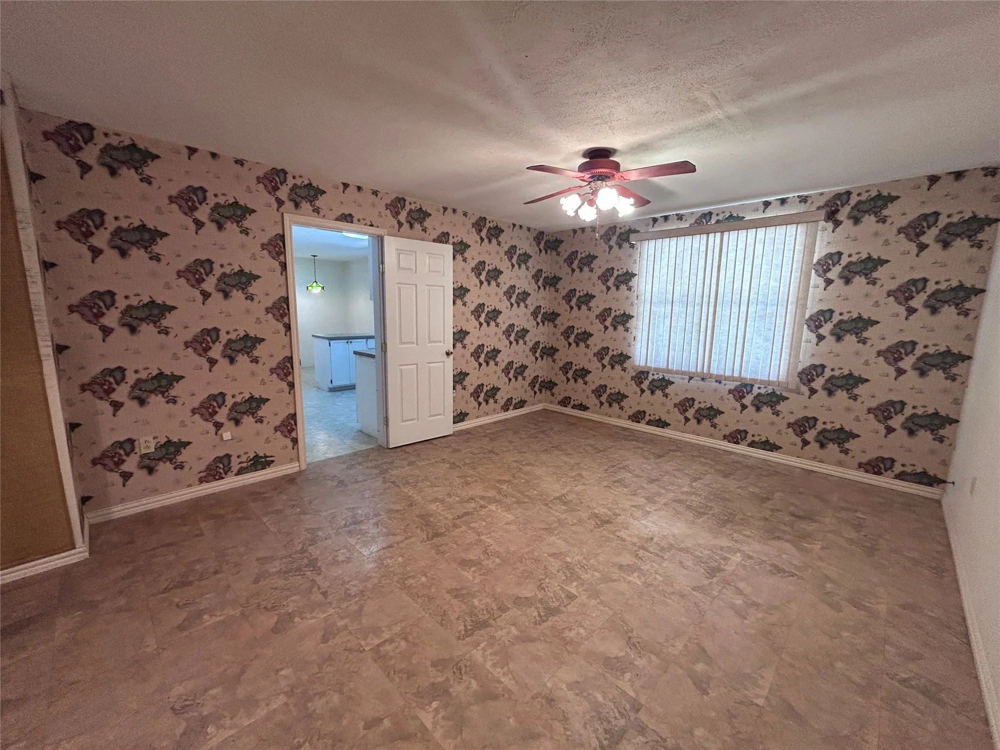 Single Family Residence For Sale in Hood County , 7600 Lipan Highway, Lipan, Texas 76462, 3 Bedroom, 3 Bathroom, 2 Garage spaces, 2,291 Sqft, built in 1993, mls#21376730, Real Estate Agent in Lipan, Homes For Sale in Hood county, Homes For Sale in Lipan, Realtor in Lipan Texas, Real Estate Brokerage Independent Realty Texas, Luminita Cordes Realtor