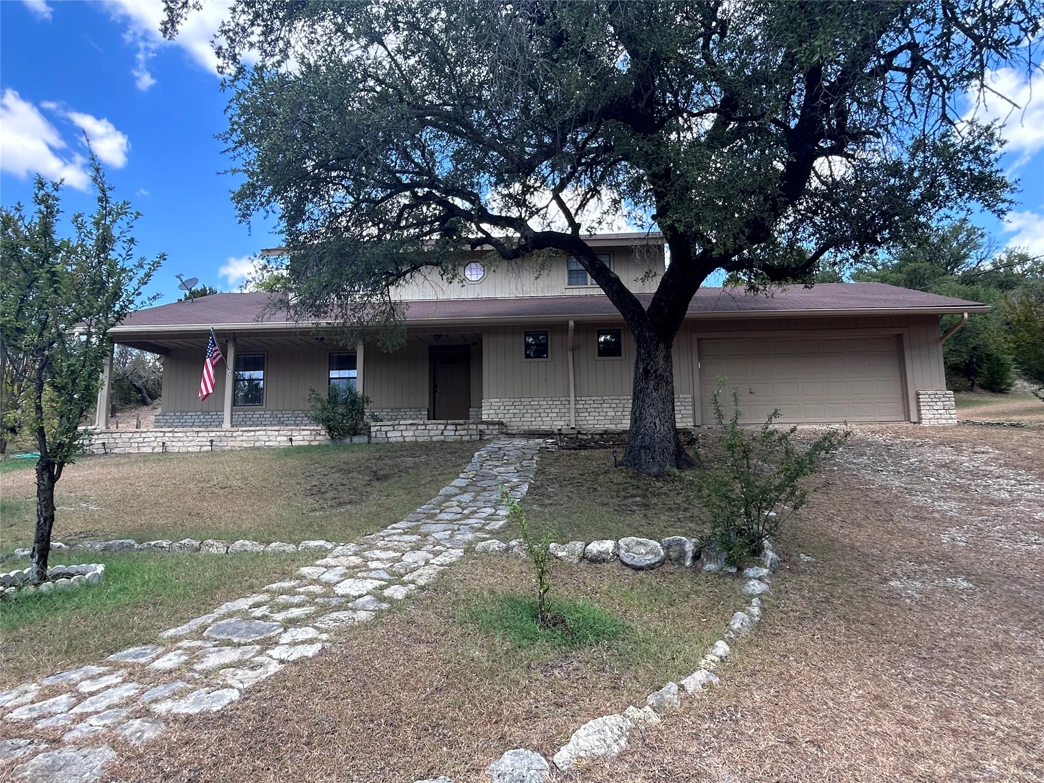 Single Family Residence For Sale in Hood County , 7600 Lipan Highway, Lipan, Texas 76462, 3 Bedroom, 3 Bathroom, 2 Garage spaces, 2,291 Sqft, built in 1993, mls#21376730, Real Estate Agent in Lipan, Homes For Sale in Hood county, Homes For Sale in Lipan, Realtor in Lipan Texas, Real Estate Brokerage Independent Realty Texas, Luminita Cordes Realtor