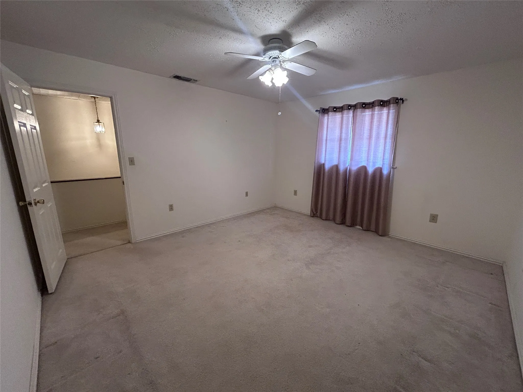 Single Family Residence For Sale in Hood County , 7600 Lipan Highway, Lipan, Texas 76462, 3 Bedroom, 3 Bathroom, 2 Garage spaces, 2,291 Sqft, built in 1993, mls#21376730, Real Estate Agent in Lipan, Homes For Sale in Hood county, Homes For Sale in Lipan, Realtor in Lipan Texas, Real Estate Brokerage Independent Realty Texas, Luminita Cordes Realtor