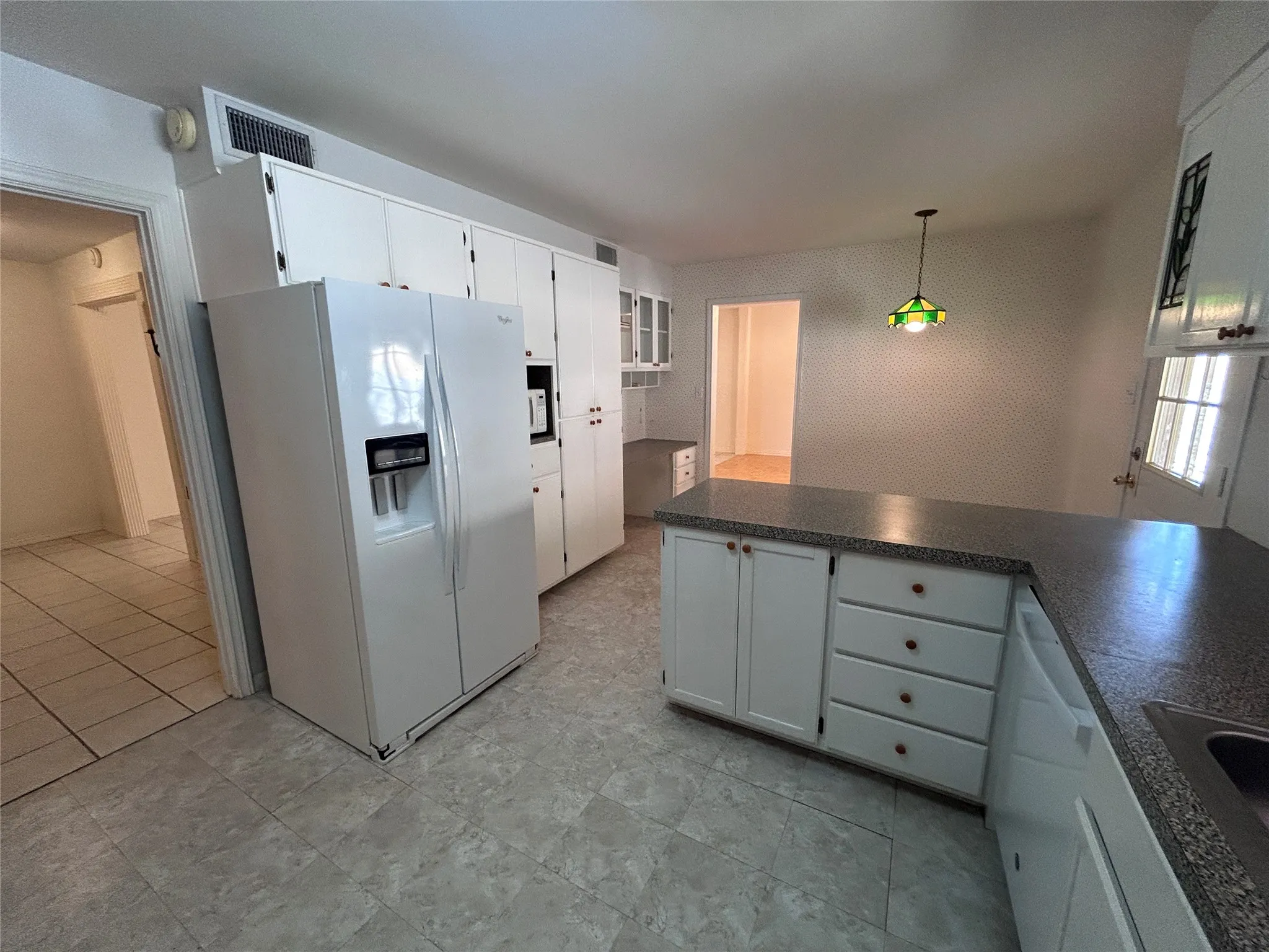 Single Family Residence For Sale in Hood County , 7600 Lipan Highway, Lipan, Texas 76462, 3 Bedroom, 3 Bathroom, 2 Garage spaces, 2,291 Sqft, built in 1993, mls#21376730, Real Estate Agent in Lipan, Homes For Sale in Hood county, Homes For Sale in Lipan, Realtor in Lipan Texas, Real Estate Brokerage Independent Realty Texas, Luminita Cordes Realtor