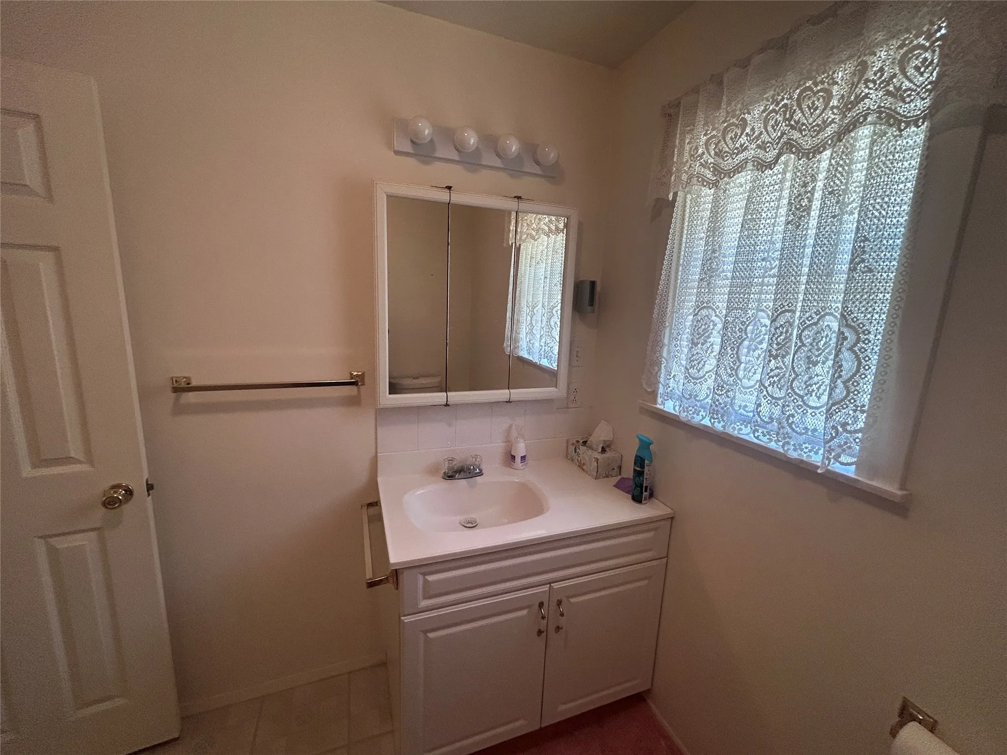 Single Family Residence For Sale in Hood County , 7600 Lipan Highway, Lipan, Texas 76462, 3 Bedroom, 3 Bathroom, 2 Garage spaces, 2,291 Sqft, built in 1993, mls#21376730, Real Estate Agent in Lipan, Homes For Sale in Hood county, Homes For Sale in Lipan, Realtor in Lipan Texas, Real Estate Brokerage Independent Realty Texas, Luminita Cordes Realtor