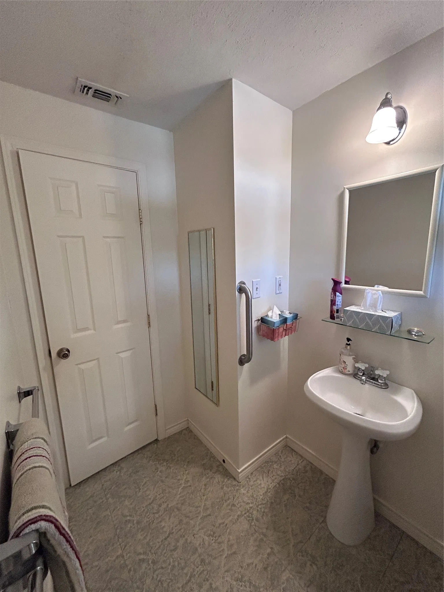 Single Family Residence For Sale in Hood County , 7600 Lipan Highway, Lipan, Texas 76462, 3 Bedroom, 3 Bathroom, 2 Garage spaces, 2,291 Sqft, built in 1993, mls#21376730, Real Estate Agent in Lipan, Homes For Sale in Hood county, Homes For Sale in Lipan, Realtor in Lipan Texas, Real Estate Brokerage Independent Realty Texas, Luminita Cordes Realtor
