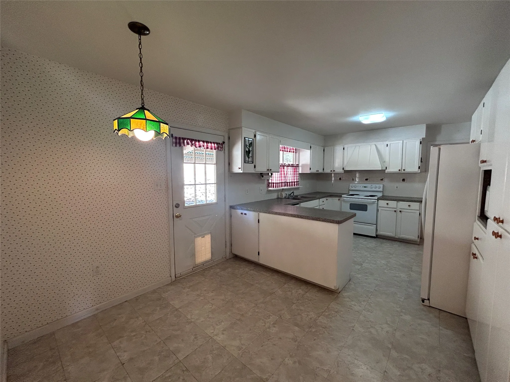 Single Family Residence For Sale in Hood County , 7600 Lipan Highway, Lipan, Texas 76462, 3 Bedroom, 3 Bathroom, 2 Garage spaces, 2,291 Sqft, built in 1993, mls#21376730, Real Estate Agent in Lipan, Homes For Sale in Hood county, Homes For Sale in Lipan, Realtor in Lipan Texas, Real Estate Brokerage Independent Realty Texas, Luminita Cordes Realtor