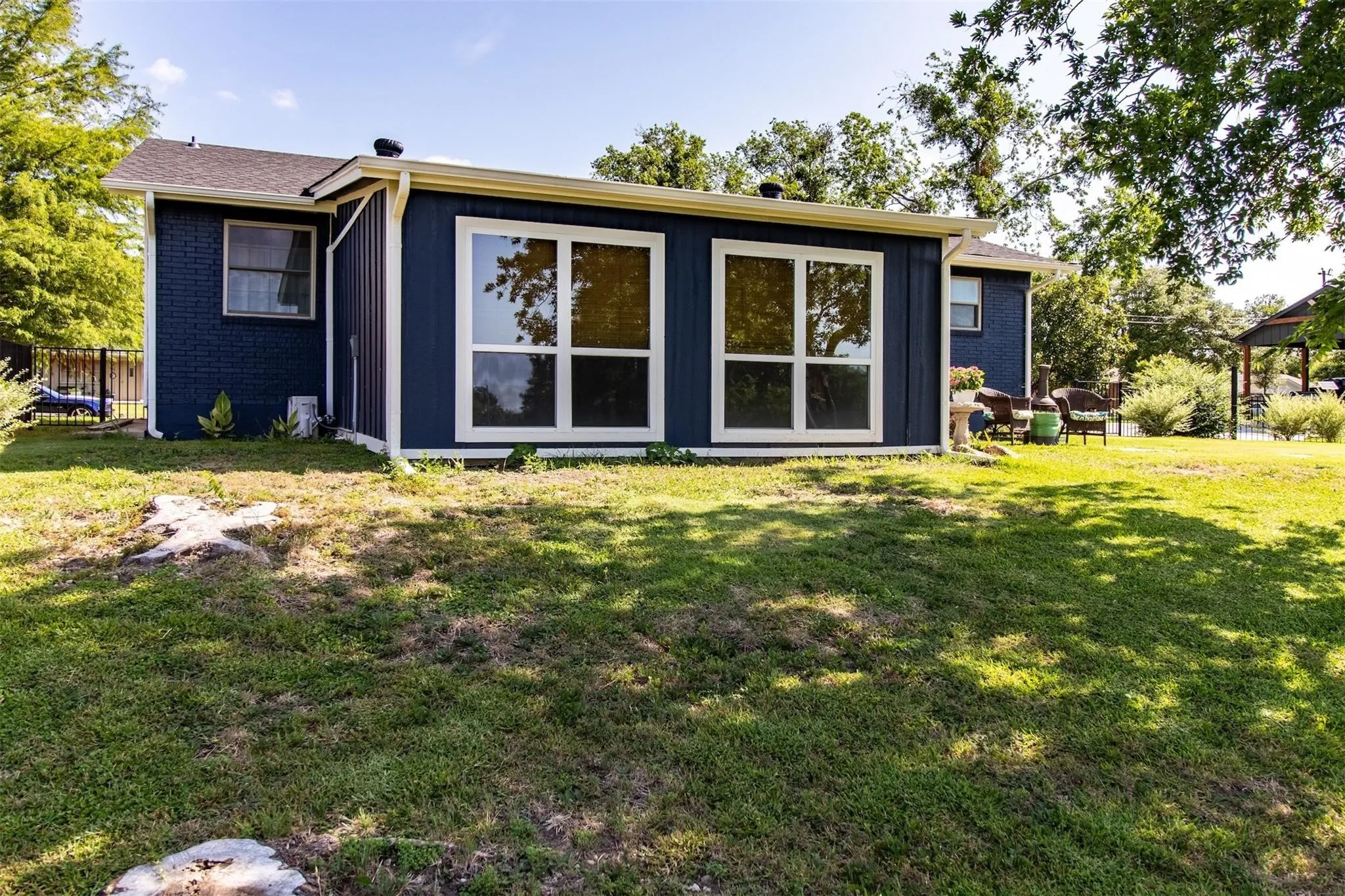 Single Family Residence For Sale in Rockwall County , 818 E Heath Street, Rockwall, Texas 75087, 3 Bedroom, 2 Bathroom, 1 Garage spaces, 1,376 Sqft, built in 1979, mls#21375378, Real Estate Agent in Rockwall, Homes For Sale in Rockwall county, Homes For Sale in Rockwall, Realtor in Rockwall Texas, Real Estate Brokerage Independent Realty Texas, Luminita Cordes Realtor