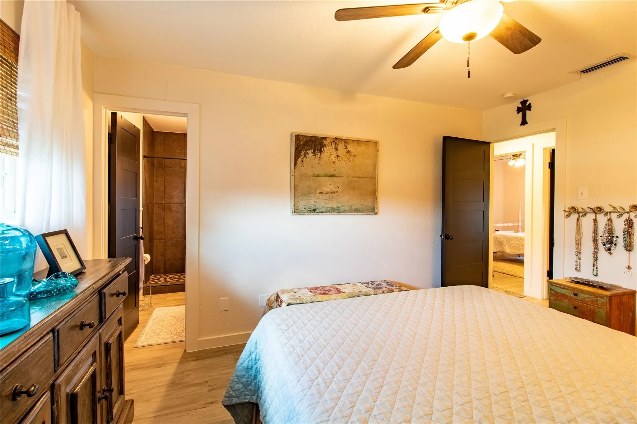 Single Family Residence For Sale in Rockwall County , 818 E Heath Street, Rockwall, Texas 75087, 3 Bedroom, 2 Bathroom, 1 Garage spaces, 1,376 Sqft, built in 1979, mls#21375378, Real Estate Agent in Rockwall, Homes For Sale in Rockwall county, Homes For Sale in Rockwall, Realtor in Rockwall Texas, Real Estate Brokerage Independent Realty Texas, Luminita Cordes Realtor