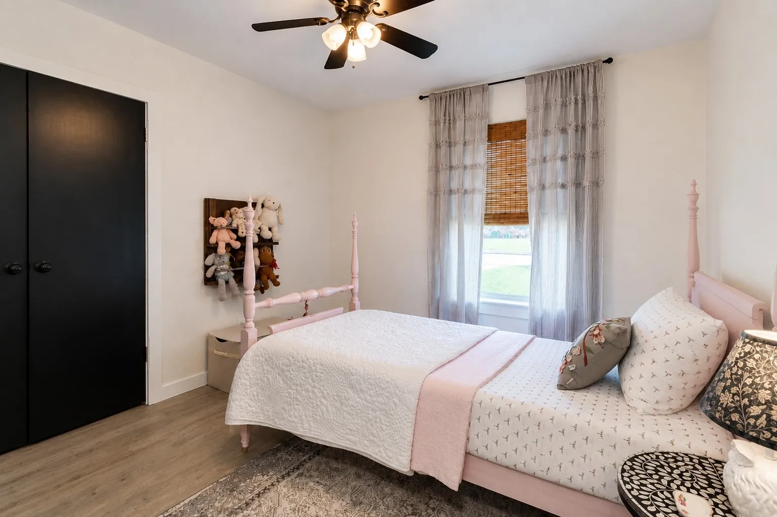 Single Family Residence For Sale in Rockwall County , 818 E Heath Street, Rockwall, Texas 75087, 3 Bedroom, 2 Bathroom, 1 Garage spaces, 1,376 Sqft, built in 1979, mls#21375378, Real Estate Agent in Rockwall, Homes For Sale in Rockwall county, Homes For Sale in Rockwall, Realtor in Rockwall Texas, Real Estate Brokerage Independent Realty Texas, Luminita Cordes Realtor