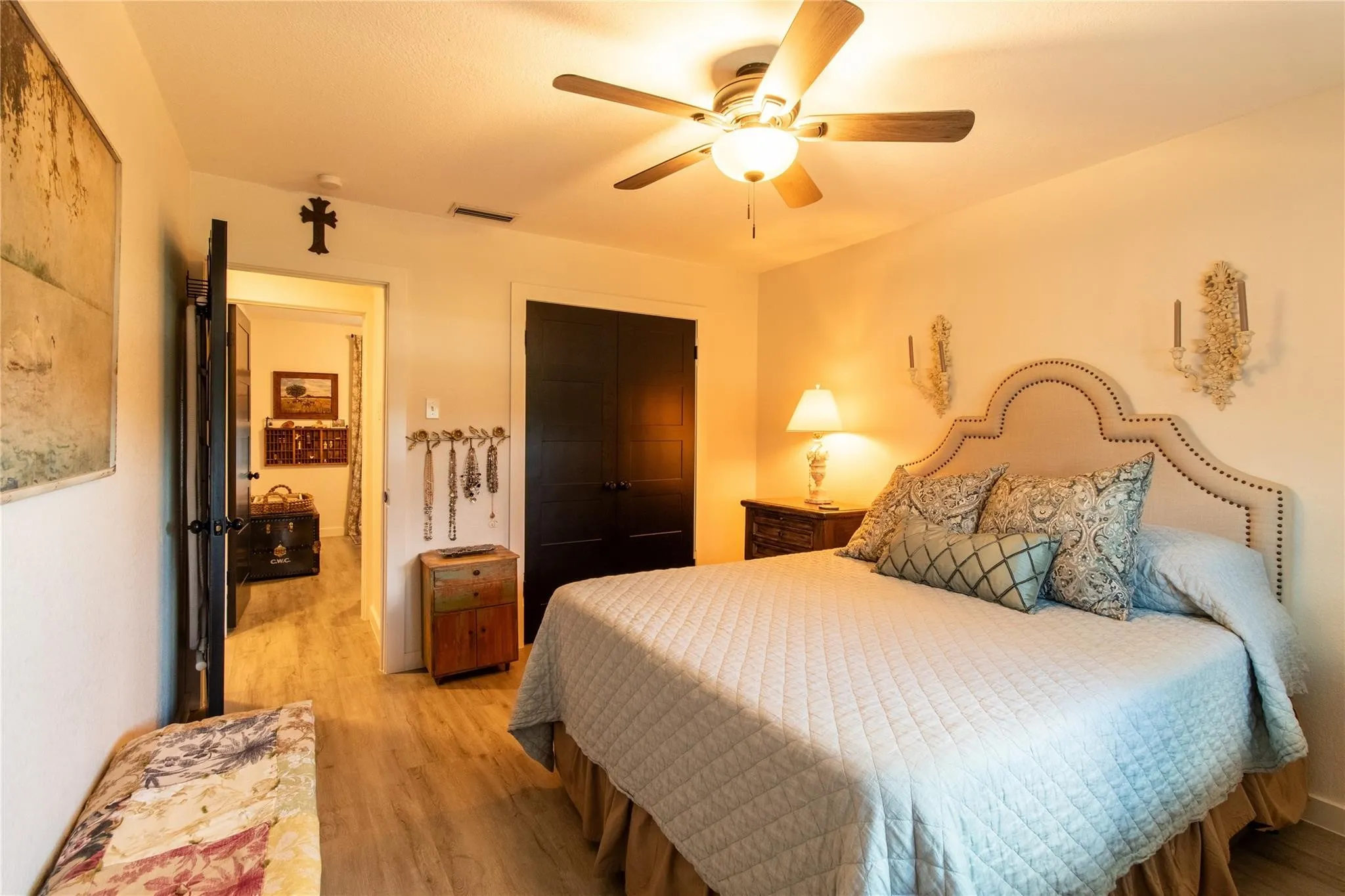 Single Family Residence For Sale in Rockwall County , 818 E Heath Street, Rockwall, Texas 75087, 3 Bedroom, 2 Bathroom, 1 Garage spaces, 1,376 Sqft, built in 1979, mls#21375378, Real Estate Agent in Rockwall, Homes For Sale in Rockwall county, Homes For Sale in Rockwall, Realtor in Rockwall Texas, Real Estate Brokerage Independent Realty Texas, Luminita Cordes Realtor