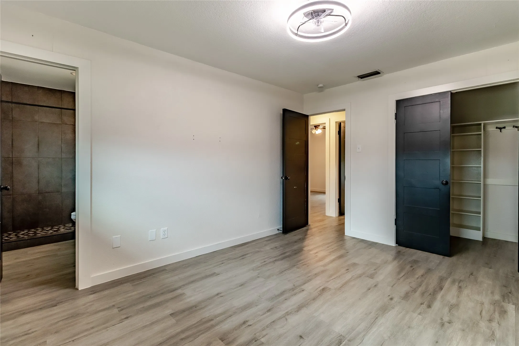 Single Family Residence For Sale in Rockwall County , 818 E Heath Street, Rockwall, Texas 75087, 3 Bedroom, 2 Bathroom, 1 Garage spaces, 1,376 Sqft, built in 1979, mls#21375378, Real Estate Agent in Rockwall, Homes For Sale in Rockwall county, Homes For Sale in Rockwall, Realtor in Rockwall Texas, Real Estate Brokerage Independent Realty Texas, Luminita Cordes Realtor