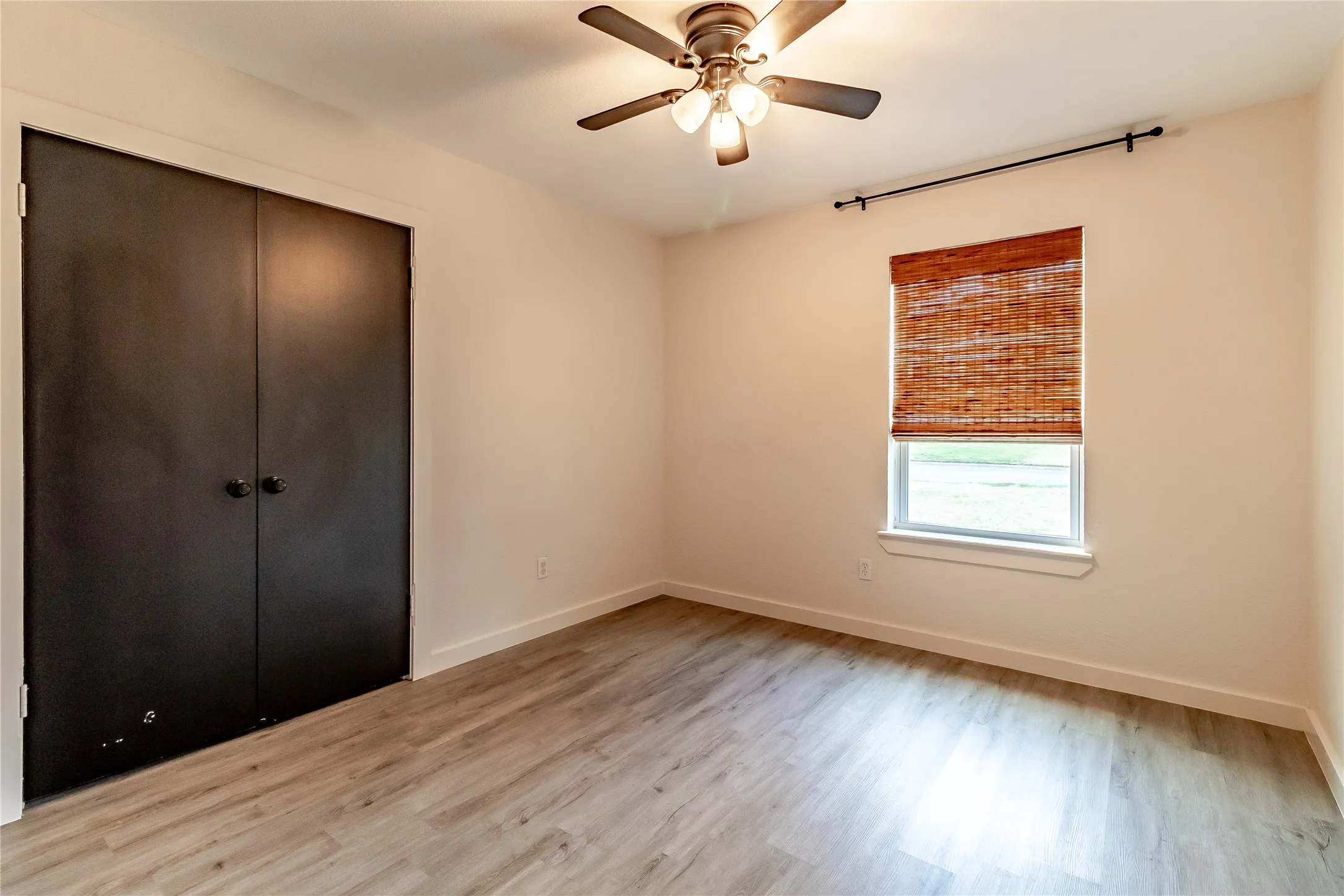 Single Family Residence For Sale in Rockwall County , 818 E Heath Street, Rockwall, Texas 75087, 3 Bedroom, 2 Bathroom, 1 Garage spaces, 1,376 Sqft, built in 1979, mls#21375378, Real Estate Agent in Rockwall, Homes For Sale in Rockwall county, Homes For Sale in Rockwall, Realtor in Rockwall Texas, Real Estate Brokerage Independent Realty Texas, Luminita Cordes Realtor