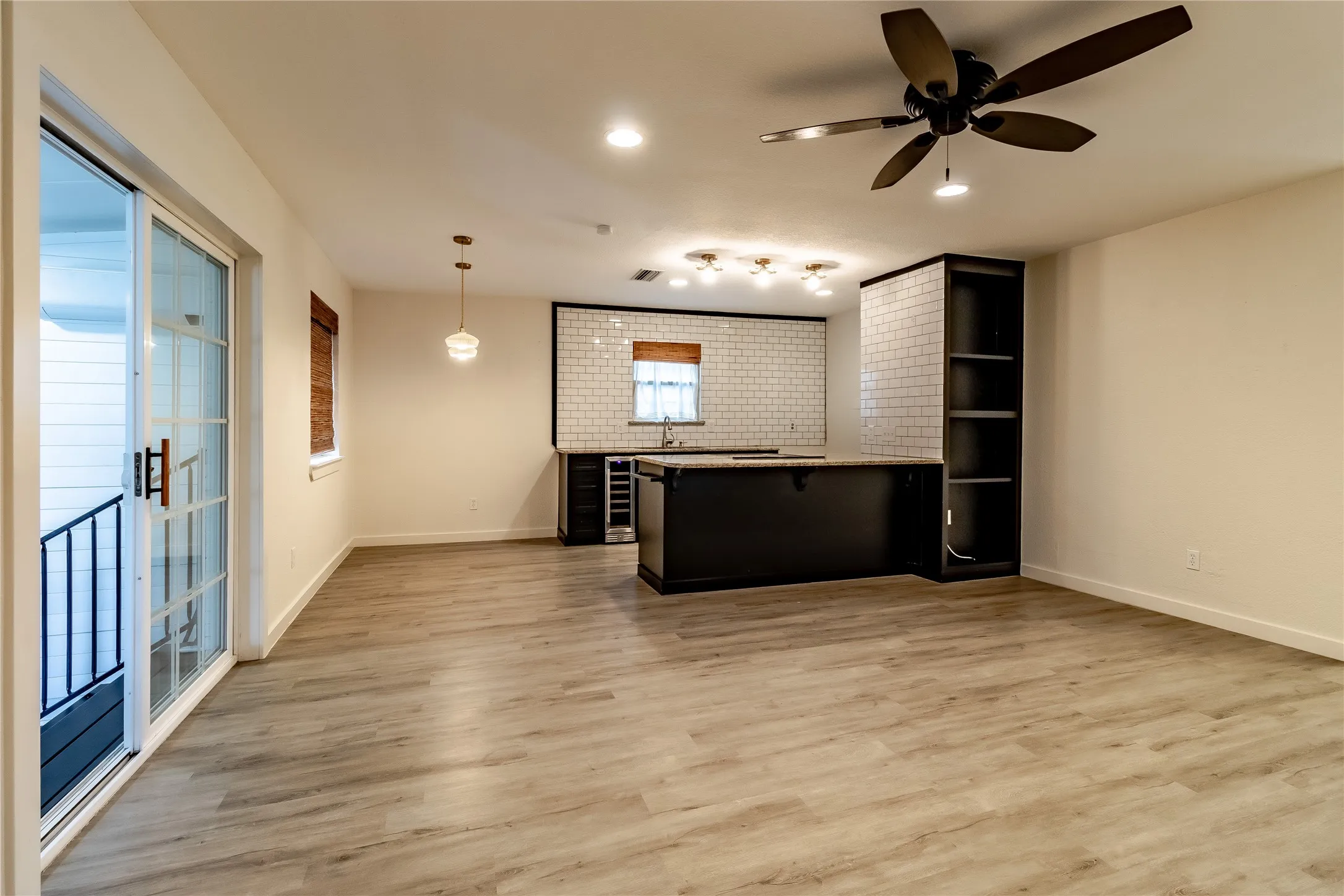 Single Family Residence For Sale in Rockwall County , 818 E Heath Street, Rockwall, Texas 75087, 3 Bedroom, 2 Bathroom, 1 Garage spaces, 1,376 Sqft, built in 1979, mls#21375378, Real Estate Agent in Rockwall, Homes For Sale in Rockwall county, Homes For Sale in Rockwall, Realtor in Rockwall Texas, Real Estate Brokerage Independent Realty Texas, Luminita Cordes Realtor