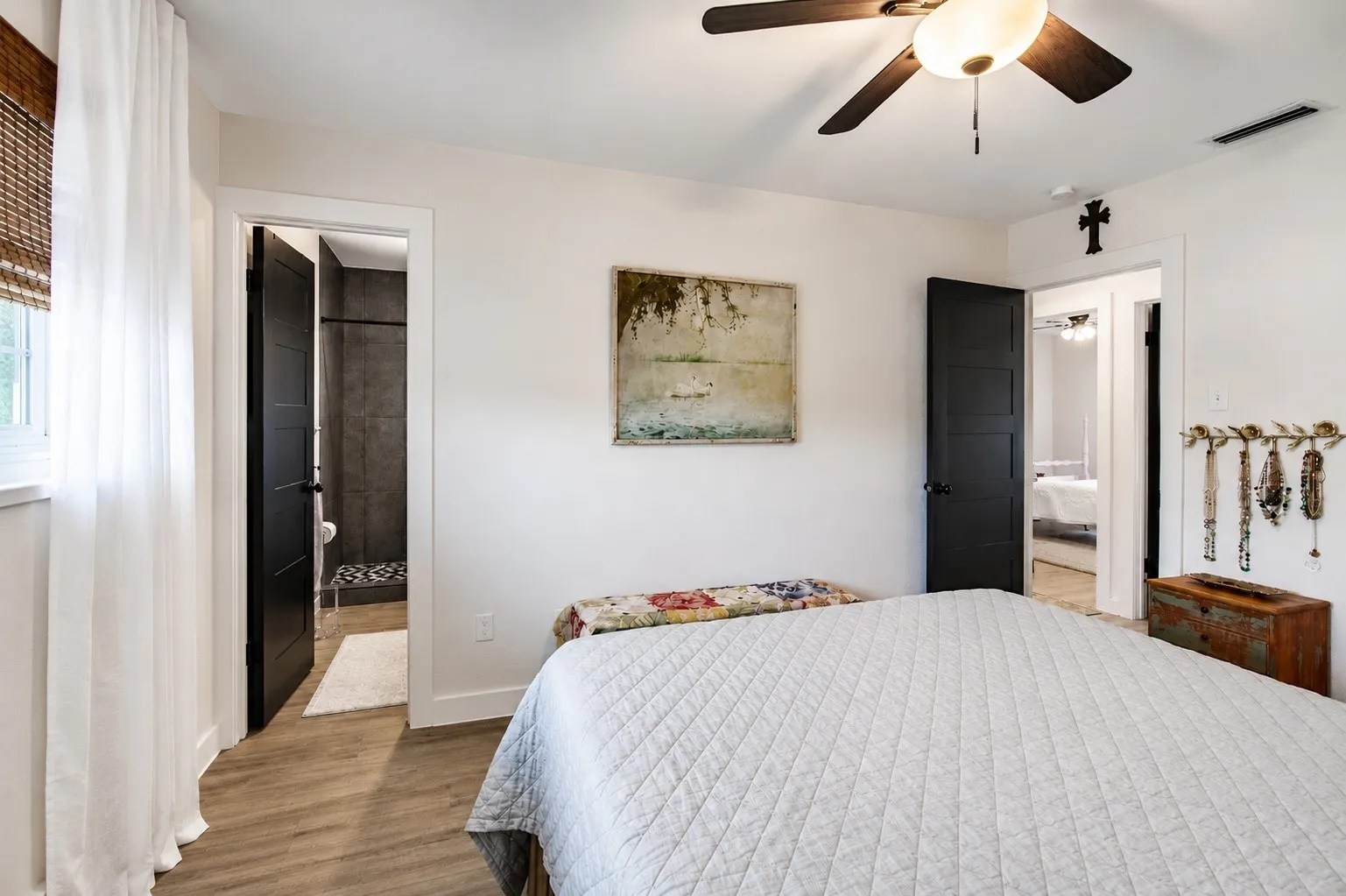 Single Family Residence For Sale in Rockwall County , 818 E Heath Street, Rockwall, Texas 75087, 3 Bedroom, 2 Bathroom, 1 Garage spaces, 1,376 Sqft, built in 1979, mls#21375378, Real Estate Agent in Rockwall, Homes For Sale in Rockwall county, Homes For Sale in Rockwall, Realtor in Rockwall Texas, Real Estate Brokerage Independent Realty Texas, Luminita Cordes Realtor