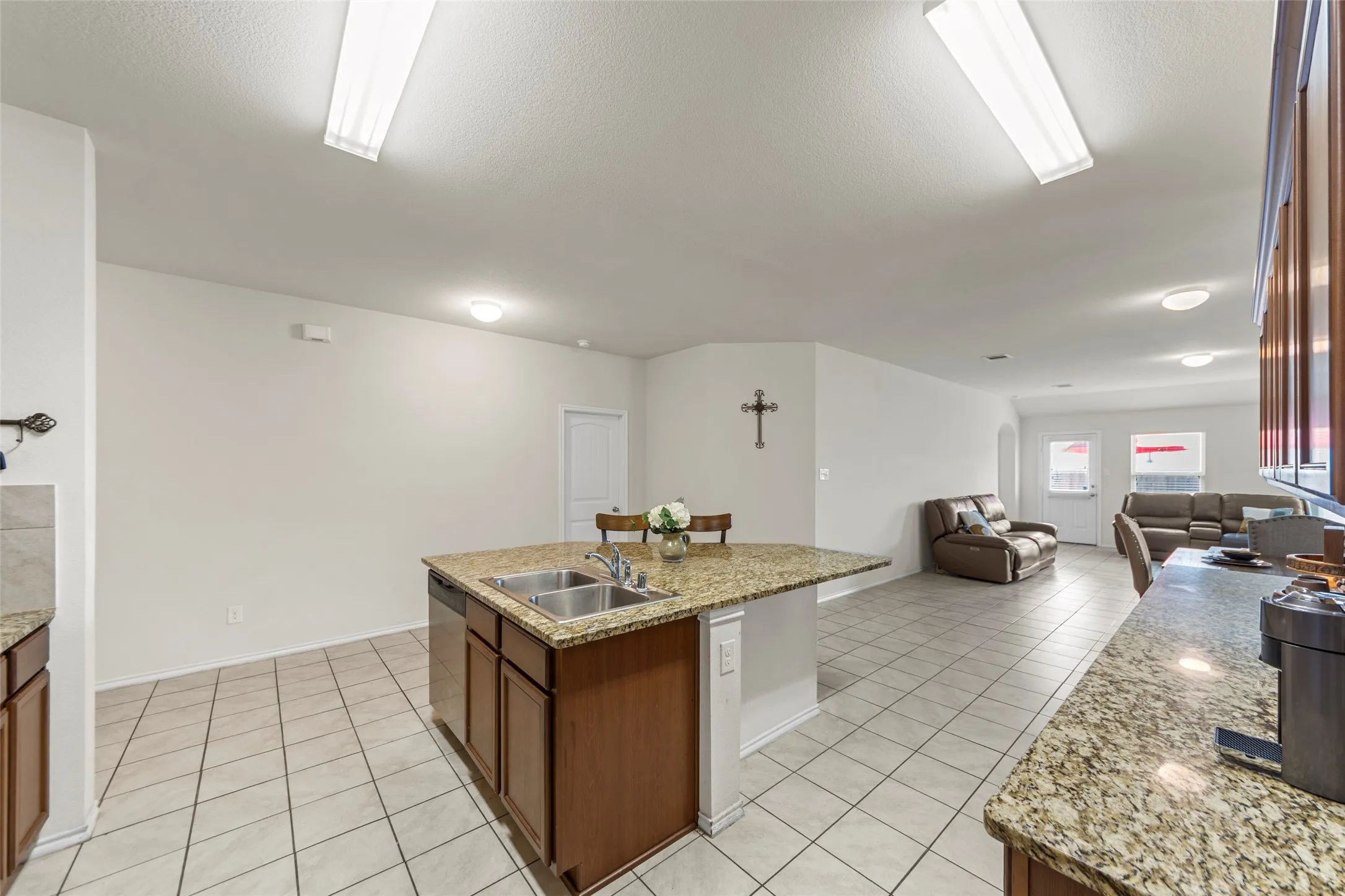 Single Family Residence For Sale in Collin County , 901 Opal Path, Princeton, Texas 75407, 4 Bedroom, 2 Bathroom, 2 Garage spaces, 2,074 Sqft, built in 2018, mls#21376669, Real Estate Agent in Princeton, Homes For Sale in Collin county, Homes For Sale in Princeton, Realtor in Princeton Texas, Real Estate Brokerage Independent Realty Texas, Luminita Cordes Realtor