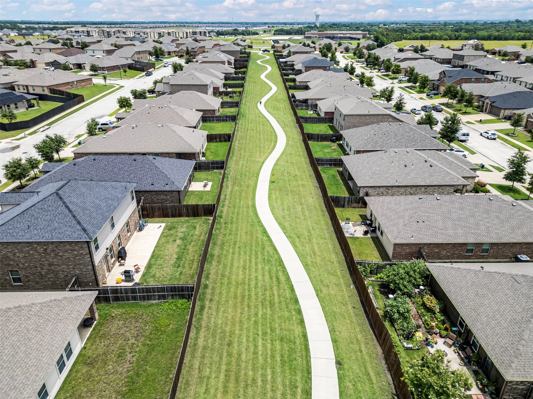 Single Family Residence For Sale in Collin County , 901 Opal Path, Princeton, Texas 75407, 4 Bedroom, 2 Bathroom, 2 Garage spaces, 2,074 Sqft, built in 2018, mls#21376669, Real Estate Agent in Princeton, Homes For Sale in Collin county, Homes For Sale in Princeton, Realtor in Princeton Texas, Real Estate Brokerage Independent Realty Texas, Luminita Cordes Realtor