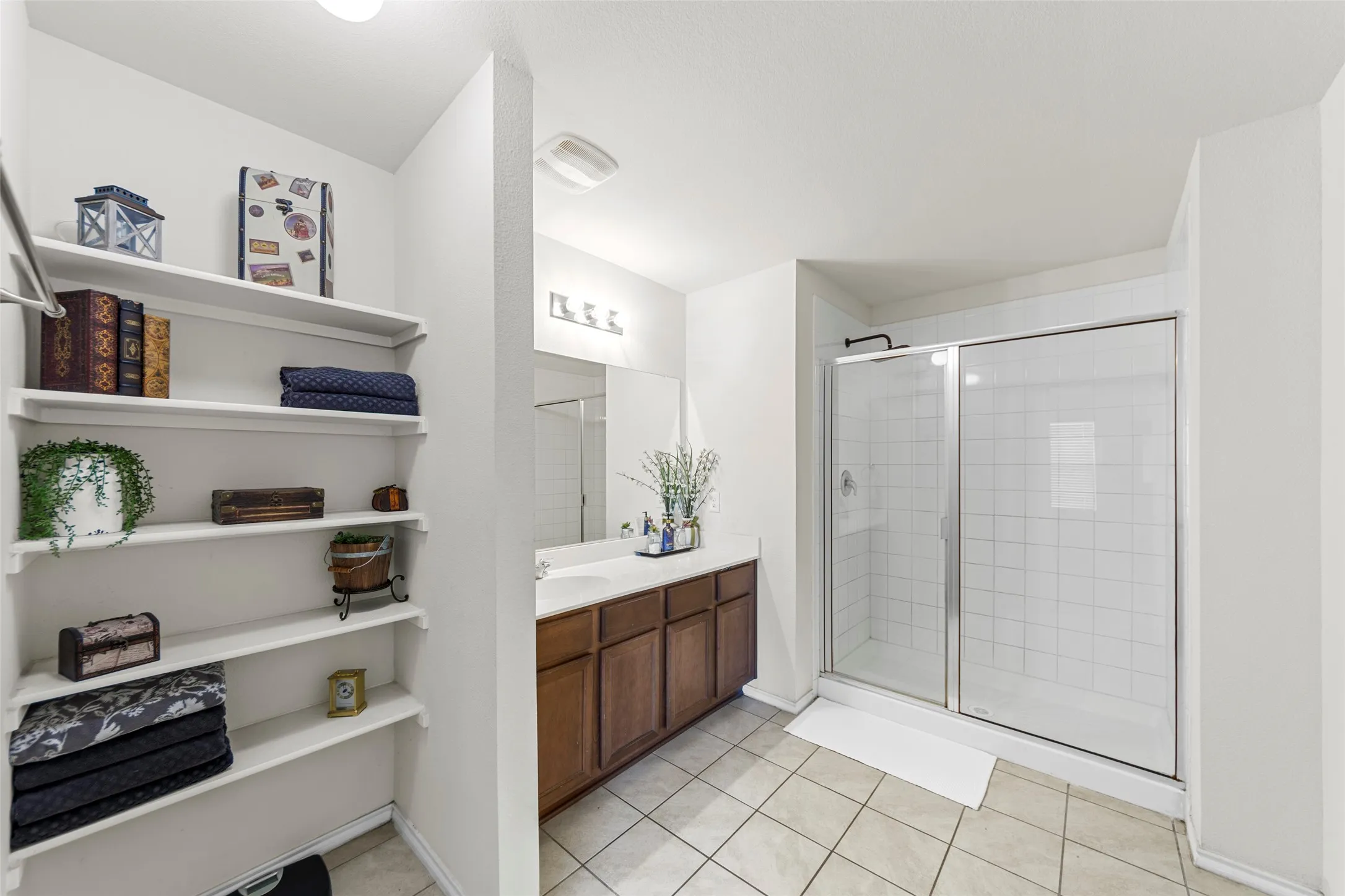 Single Family Residence For Sale in Collin County , 901 Opal Path, Princeton, Texas 75407, 4 Bedroom, 2 Bathroom, 2 Garage spaces, 2,074 Sqft, built in 2018, mls#21376669, Real Estate Agent in Princeton, Homes For Sale in Collin county, Homes For Sale in Princeton, Realtor in Princeton Texas, Real Estate Brokerage Independent Realty Texas, Luminita Cordes Realtor