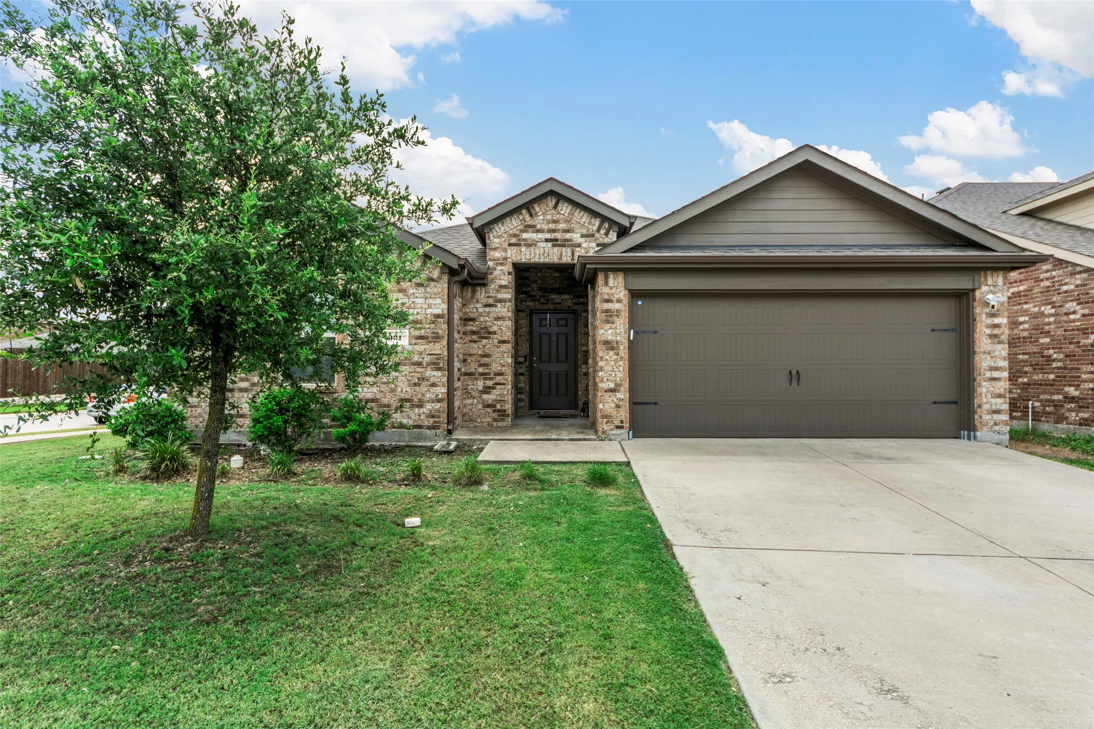 Single Family Residence For Sale in Collin County , 901 Opal Path, Princeton, Texas 75407, 4 Bedroom, 2 Bathroom, 2 Garage spaces, 2,074 Sqft, built in 2018, mls#21376669, Real Estate Agent in Princeton, Homes For Sale in Collin county, Homes For Sale in Princeton, Realtor in Princeton Texas, Real Estate Brokerage Independent Realty Texas, Luminita Cordes Realtor