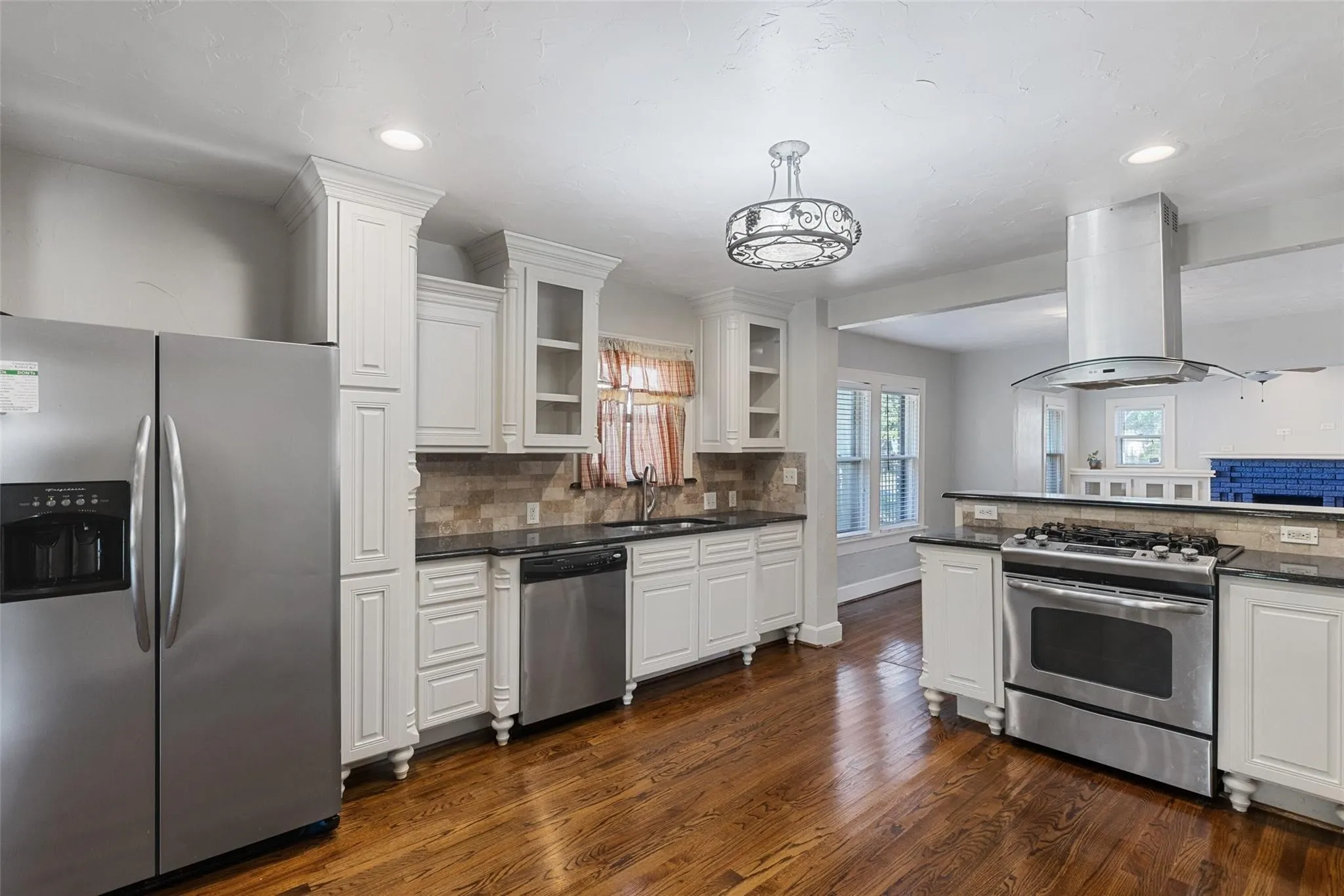 Single Family Residence For Rent in Tarrant County , 2304 Yucca Avenue, Fort Worth, Texas 76111, 3 Bedroom, 2 Bathroom, 2 Garage spaces, 1,714 Sqft, built in 1936, mls#21376768, Real Estate Agent in Fort Worth, Homes For Rent in Tarrant county, Homes For Rent in Fort Worth, Realtor in Fort Worth Texas, Real Estate Brokerage Independent Realty Texas, Luminita Cordes Realtor