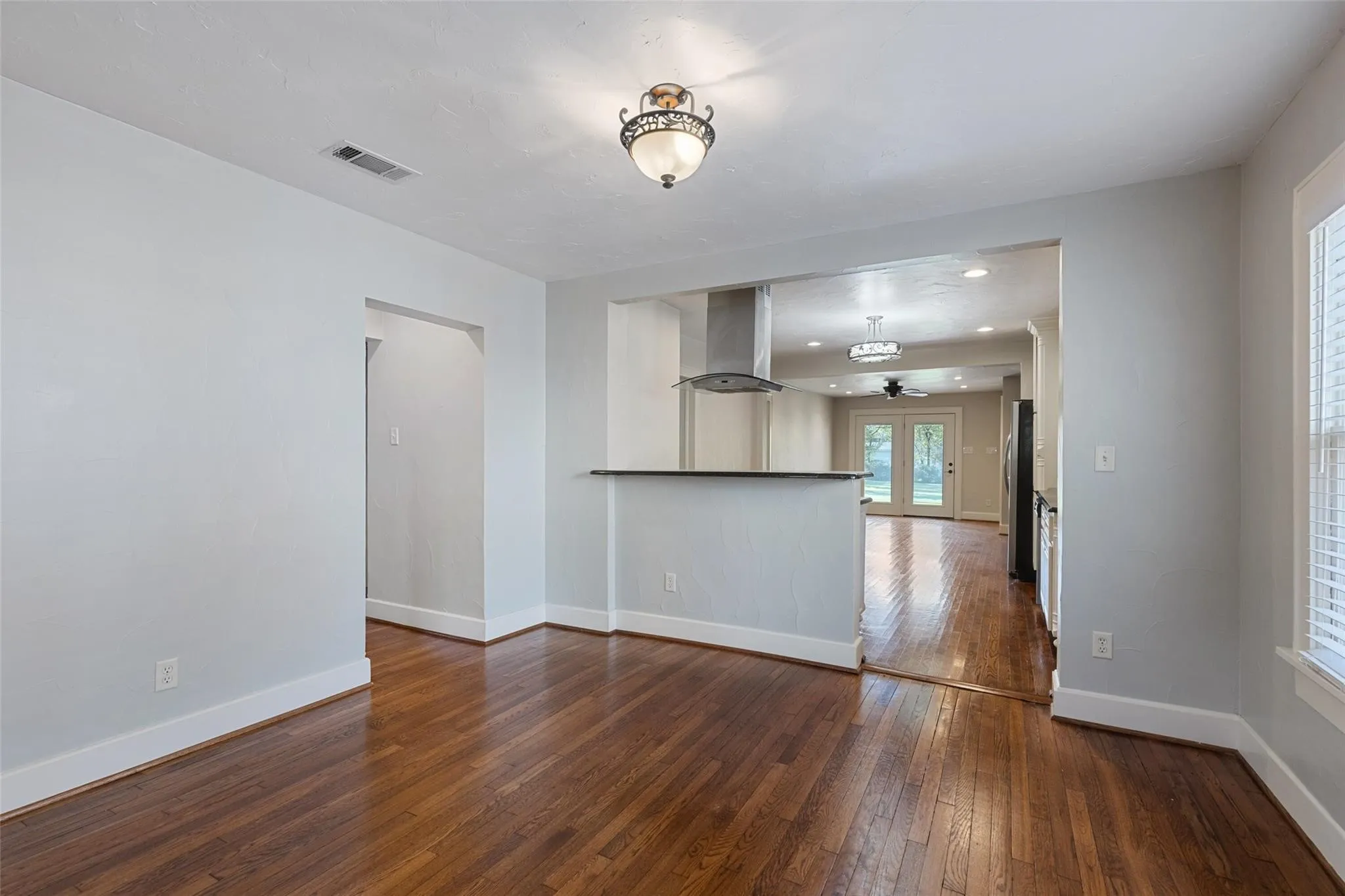 Single Family Residence For Rent in Tarrant County , 2304 Yucca Avenue, Fort Worth, Texas 76111, 3 Bedroom, 2 Bathroom, 2 Garage spaces, 1,714 Sqft, built in 1936, mls#21376768, Real Estate Agent in Fort Worth, Homes For Rent in Tarrant county, Homes For Rent in Fort Worth, Realtor in Fort Worth Texas, Real Estate Brokerage Independent Realty Texas, Luminita Cordes Realtor