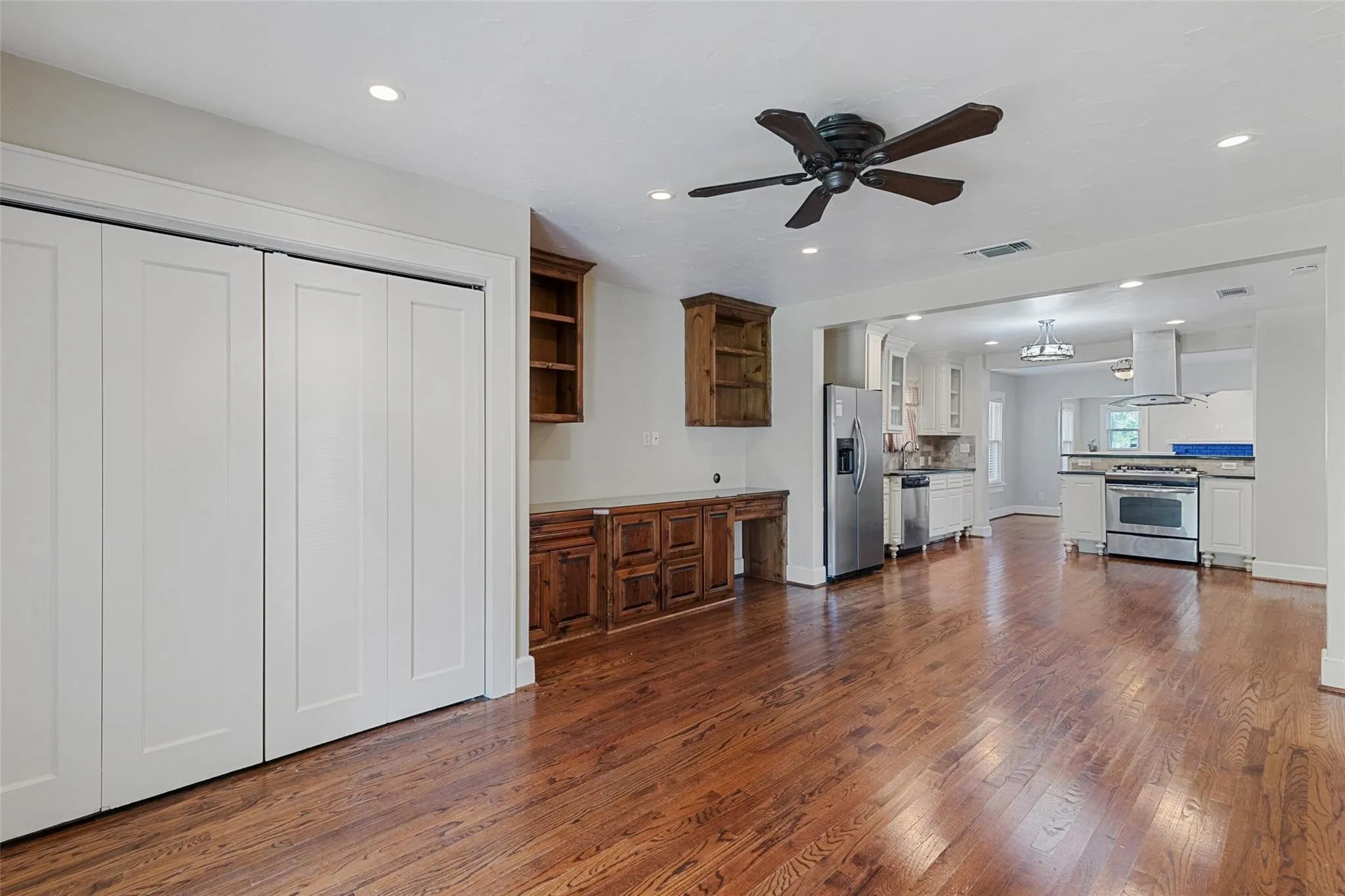 Single Family Residence For Rent in Tarrant County , 2304 Yucca Avenue, Fort Worth, Texas 76111, 3 Bedroom, 2 Bathroom, 2 Garage spaces, 1,714 Sqft, built in 1936, mls#21376768, Real Estate Agent in Fort Worth, Homes For Rent in Tarrant county, Homes For Rent in Fort Worth, Realtor in Fort Worth Texas, Real Estate Brokerage Independent Realty Texas, Luminita Cordes Realtor